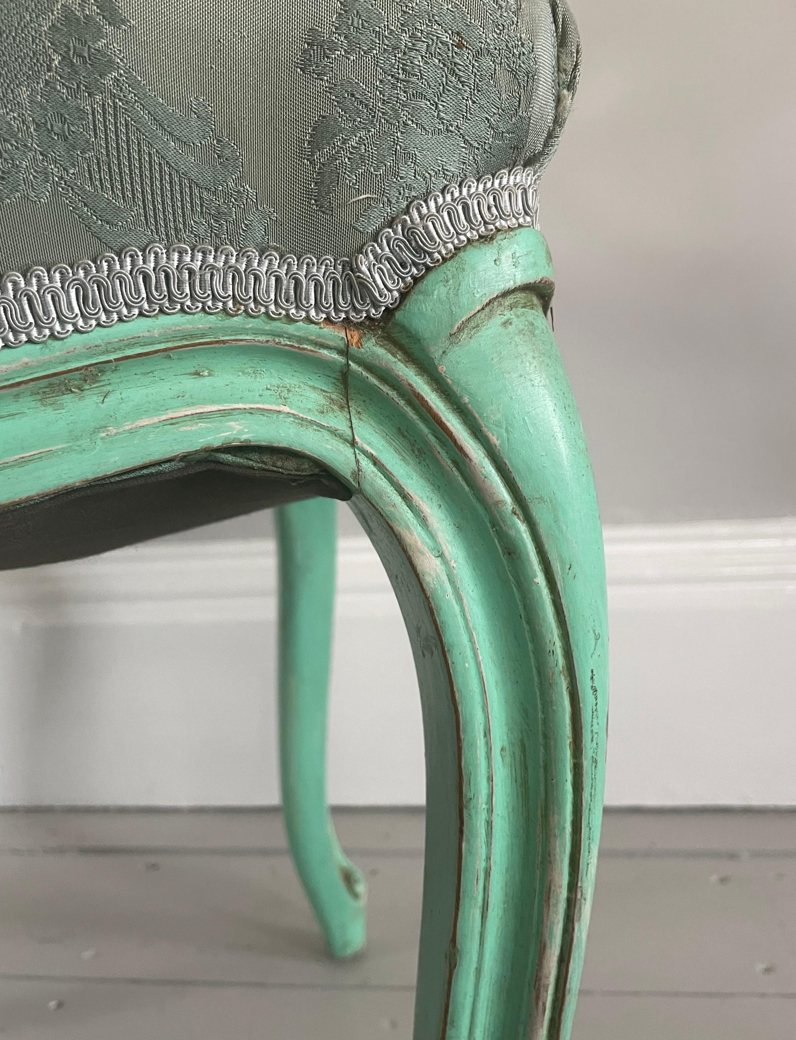 French Louis XV-Style Stool with Cabriole Legs and Hoof Feet For Sale 10