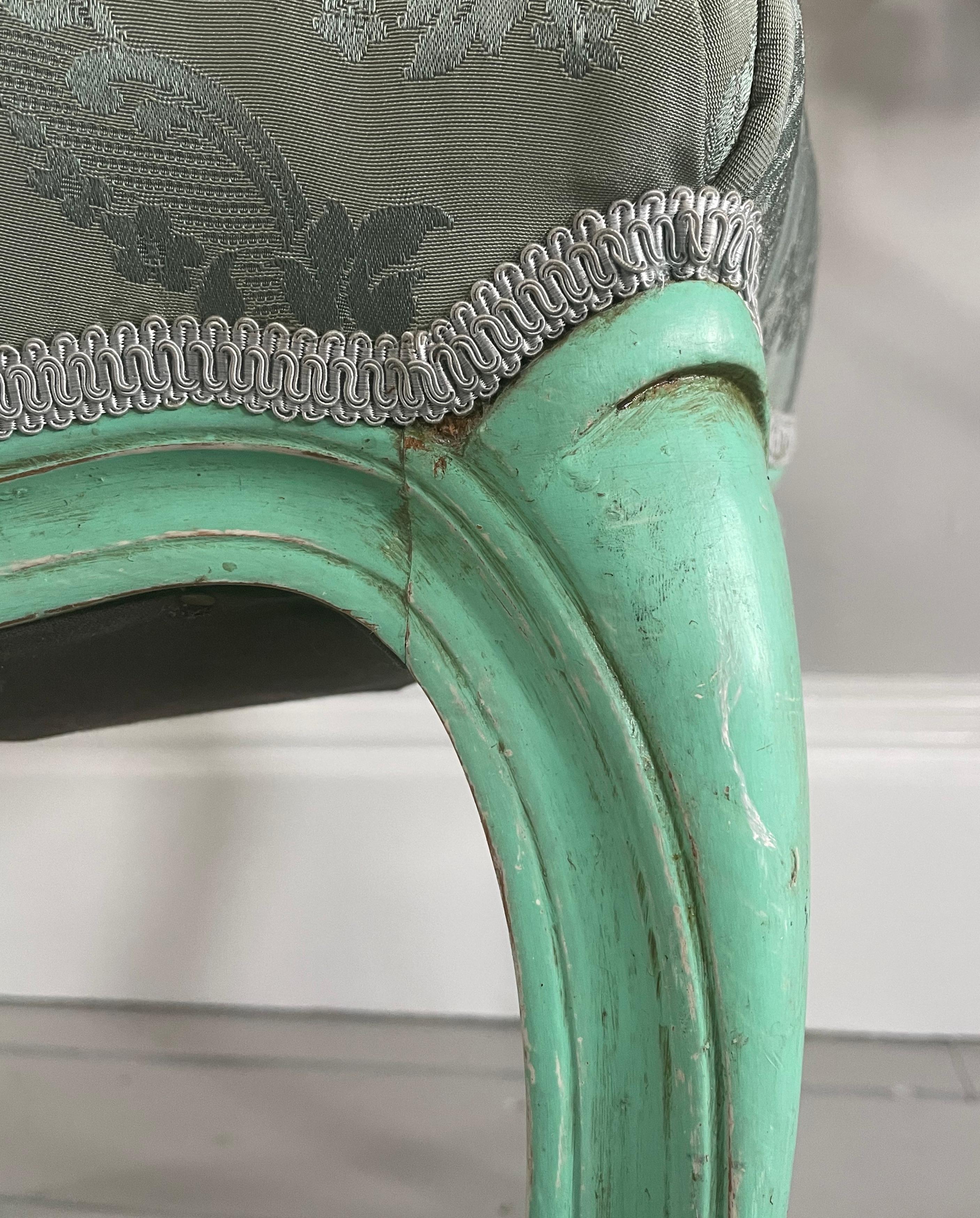 French Louis XV-Style Stool with Cabriole Legs and Hoof Feet For Sale 4