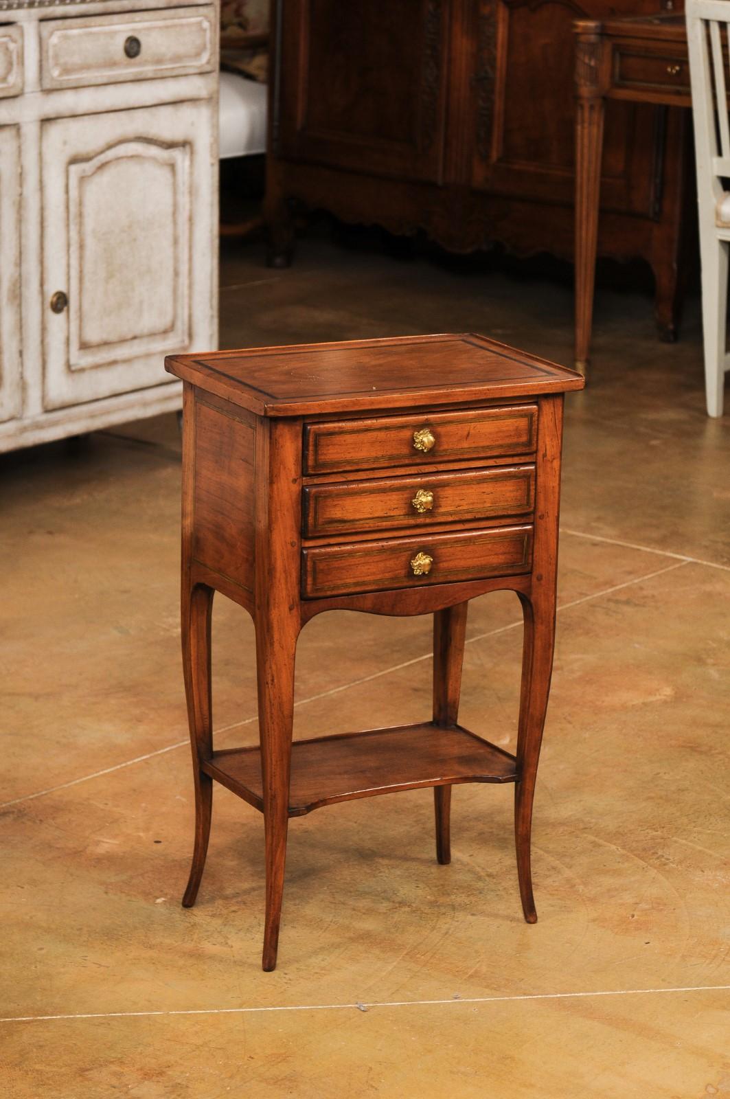 Chiffonnire-Tisch im Louis-XV-Stil mit drei kleinen Schubladen und niedrigem Regal im Angebot 2