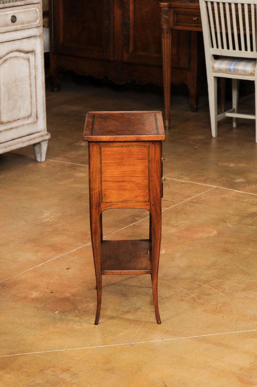 Chiffonnire-Tisch im Louis-XV-Stil mit drei kleinen Schubladen und niedrigem Regal im Angebot 6