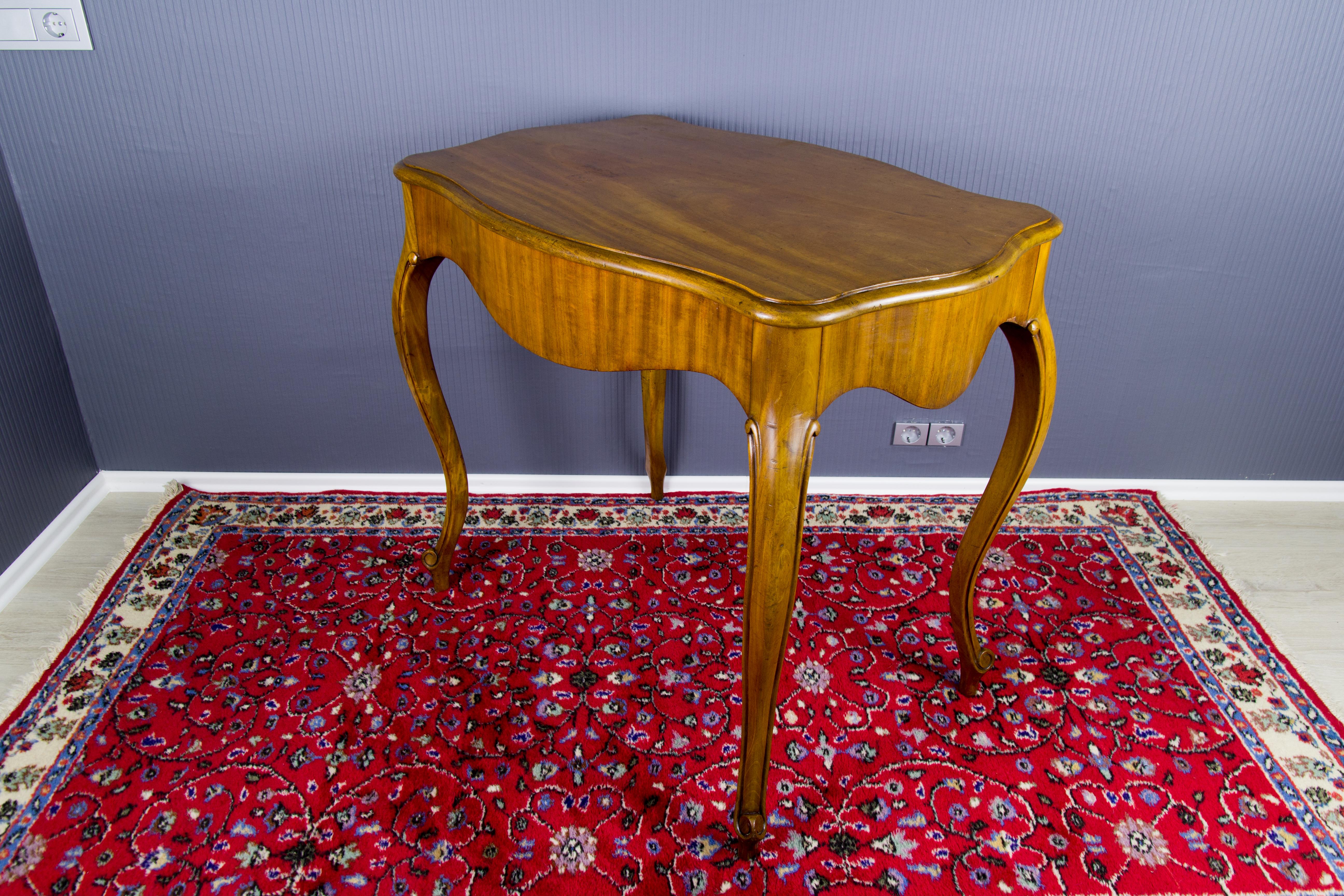Französischer Tisch im Louis-XV-Stil, um 1930 im Angebot 8