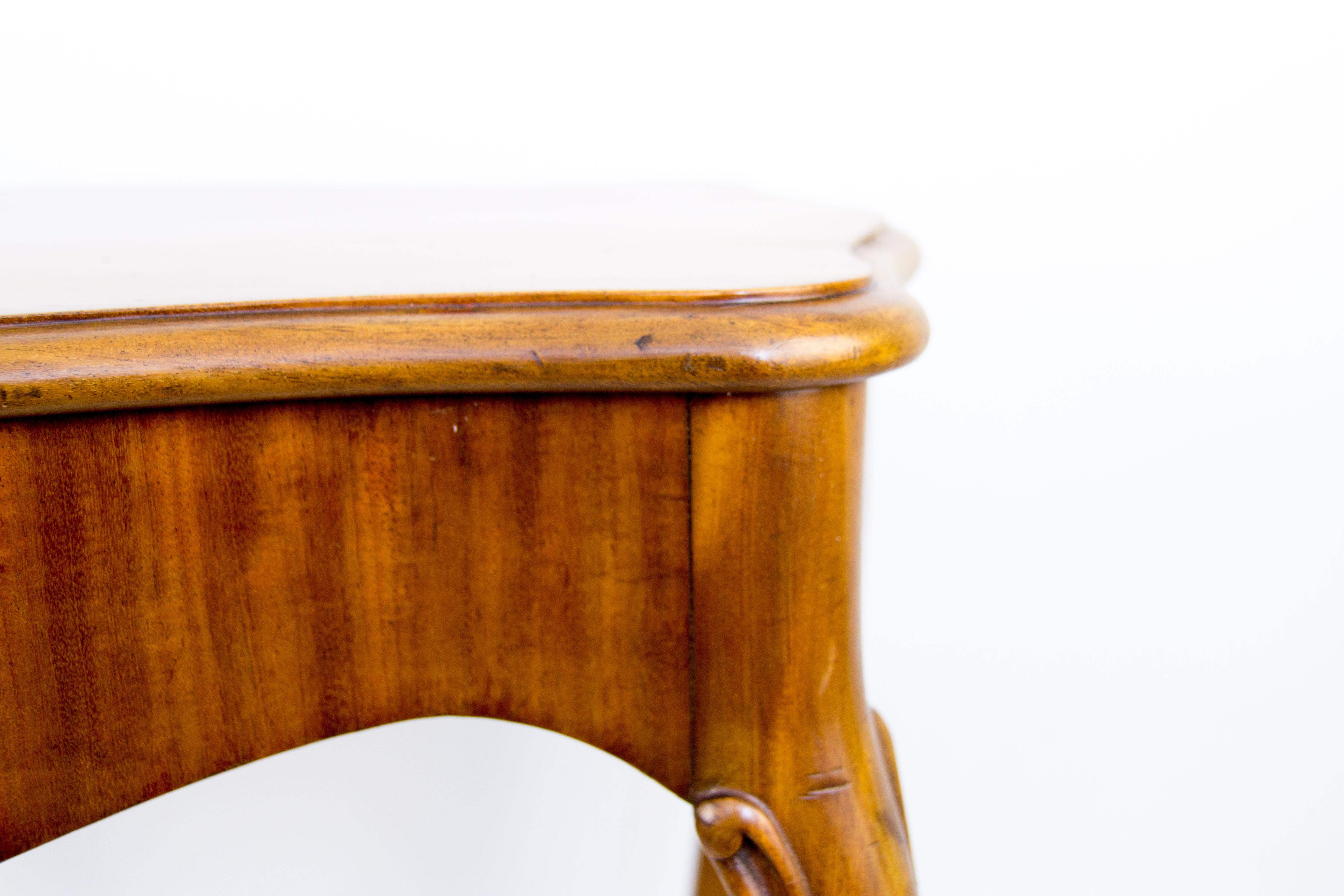Französischer Tisch im Louis-XV-Stil, um 1930 im Zustand „Gut“ im Angebot in Barntrup, DE