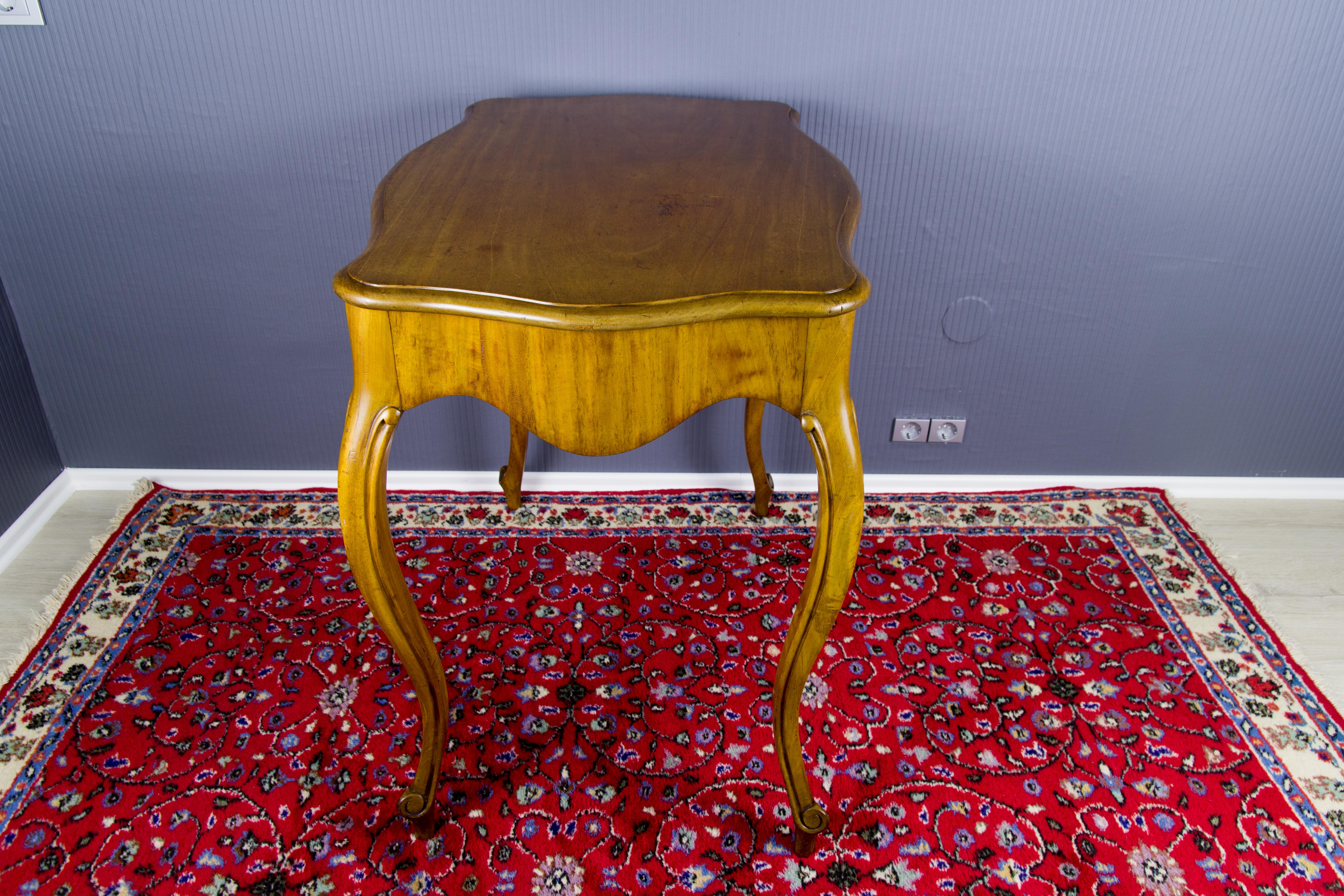 Französischer Tisch im Louis-XV-Stil, um 1930 im Angebot 3