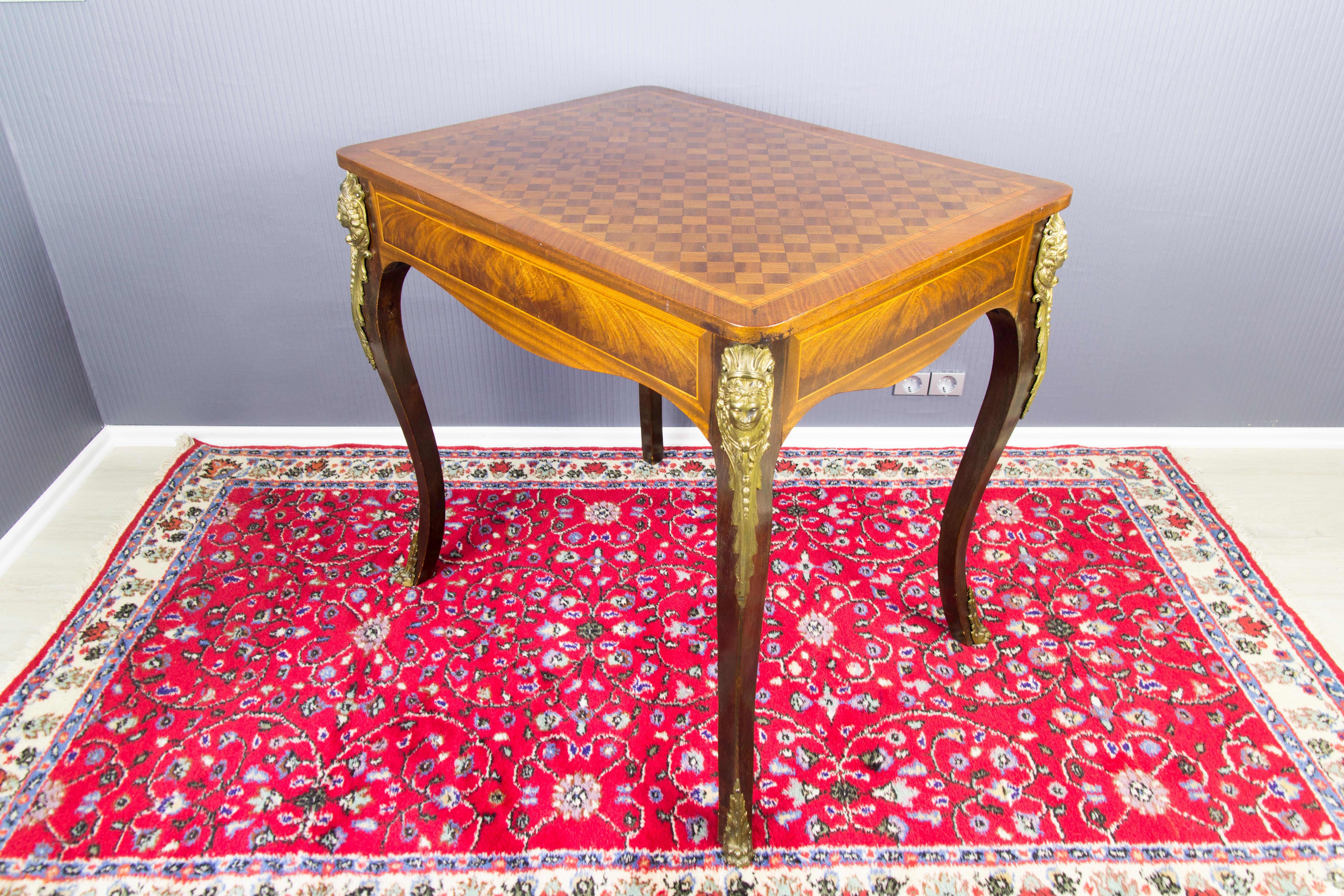 French Louis XV Style Walnut Table with Bronze Mounts, 1930s For Sale 10