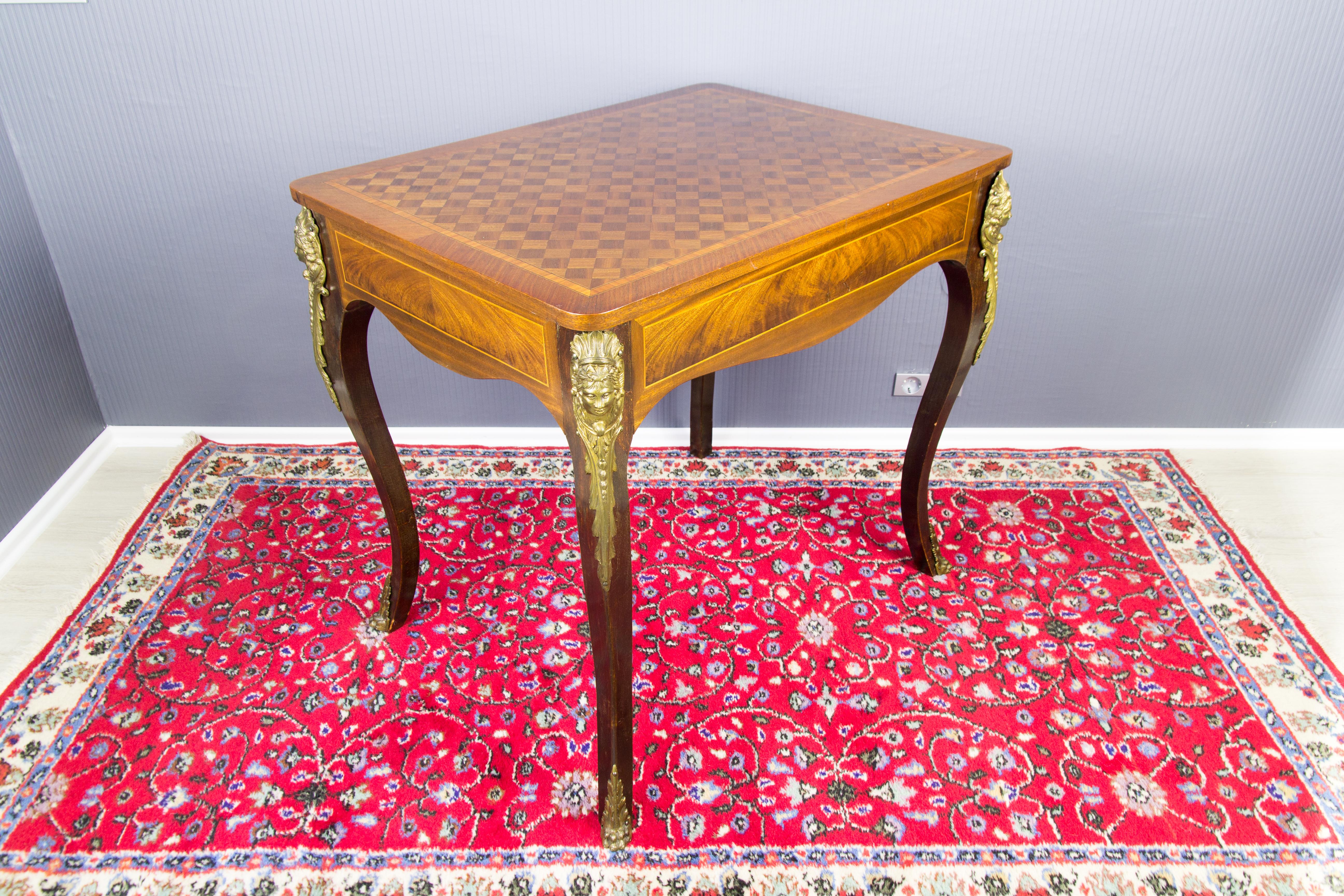 French Louis XV Style Walnut Table with Bronze Mounts, 1930s For Sale 4