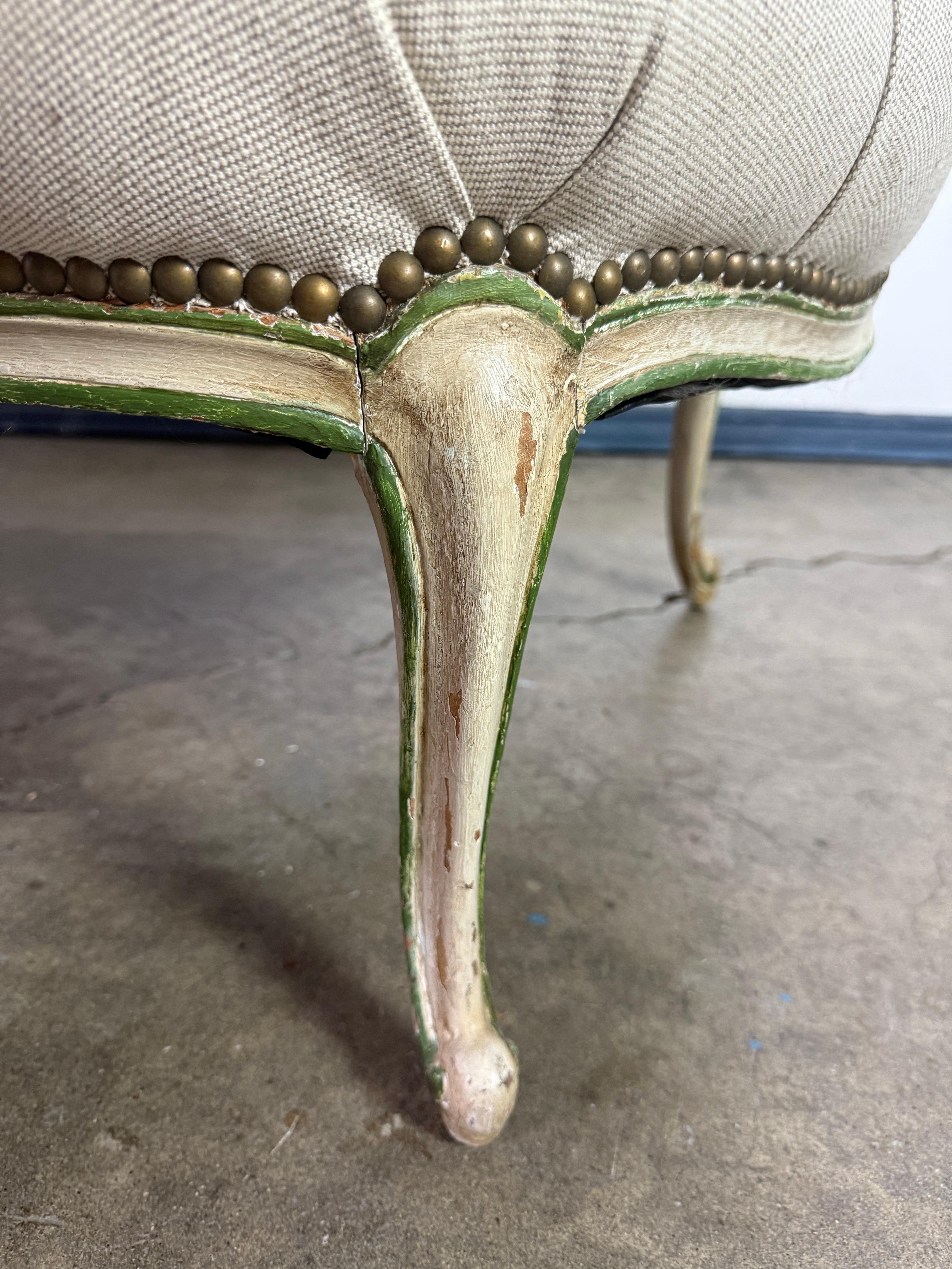 Chaise longue francesa acolchada estilo Luis XV en venta 6