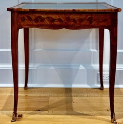 Mesa de escritorio o auxiliar francesa de marquetería de tulipwood estilo Luis XV Circa 1890