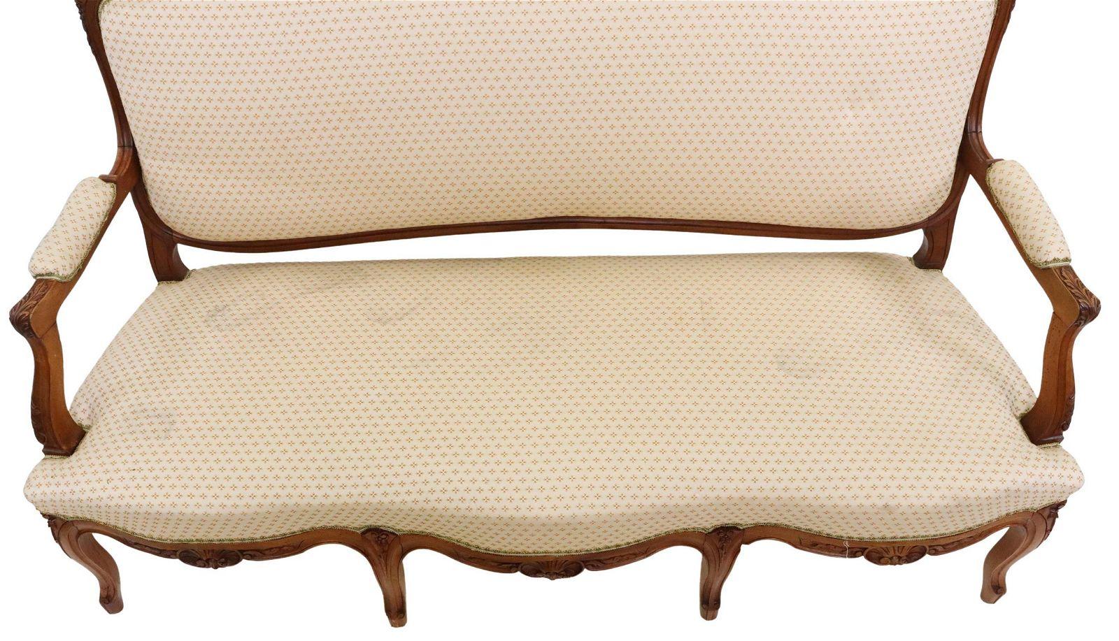 Französisch Louis XV Style Upholstering Settee (Handgeschnitzt) im Angebot
