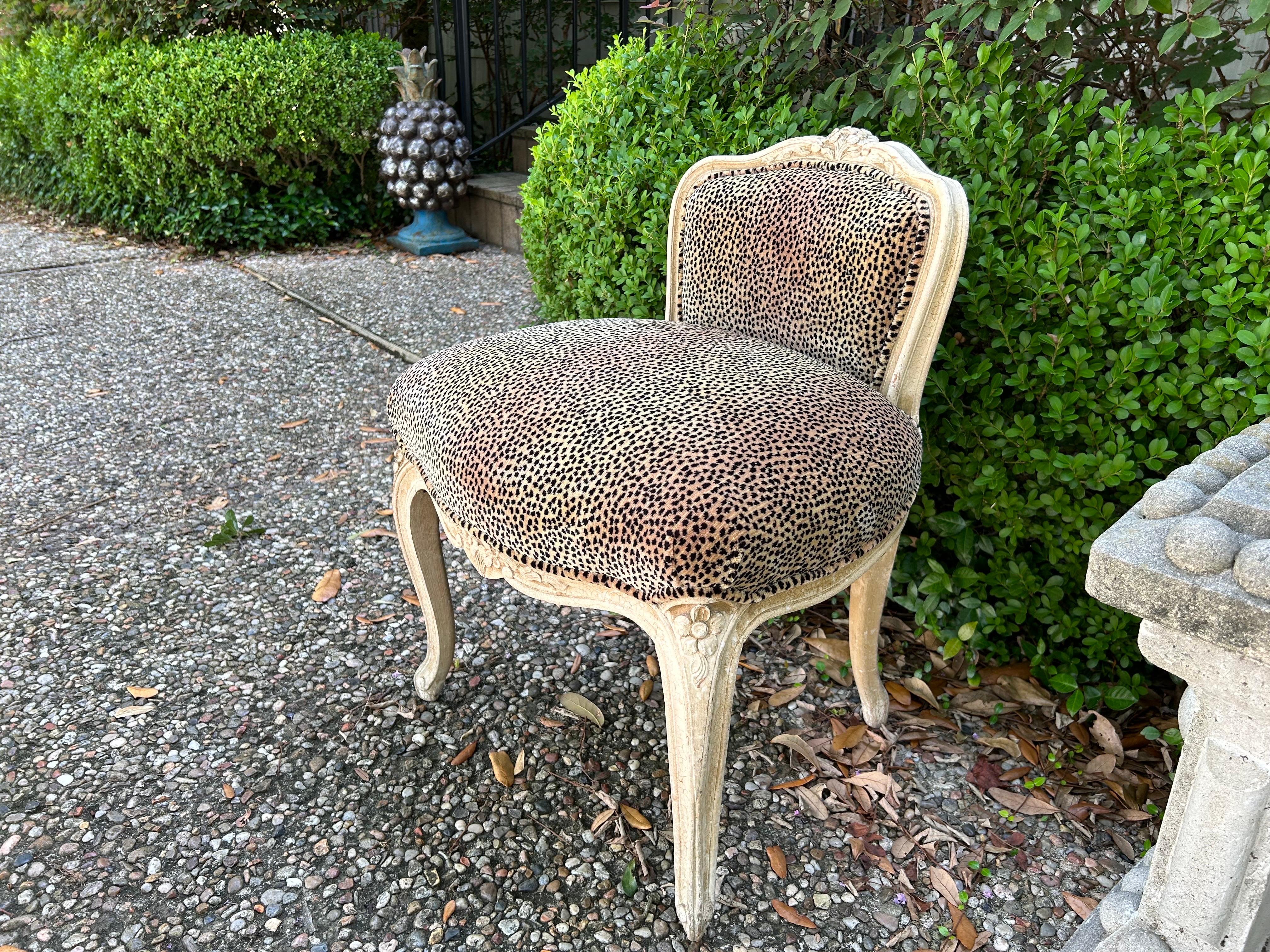 Velvet French Louis XV Style Vanity Chair For Sale