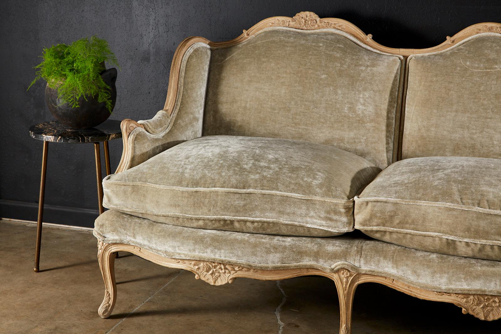 French Louis XV Style Velvet Canapé à Oreilles Sofa 2