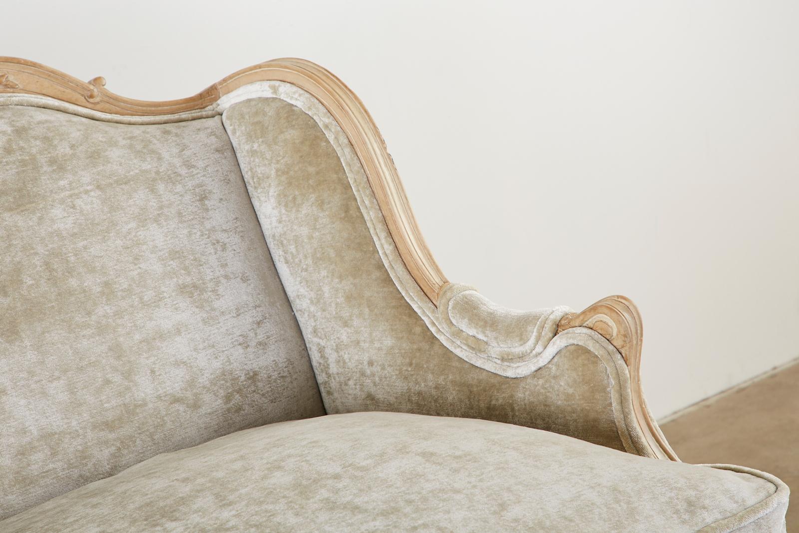 French Louis XV Style Velvet Canapé à Oreilles Sofa 3