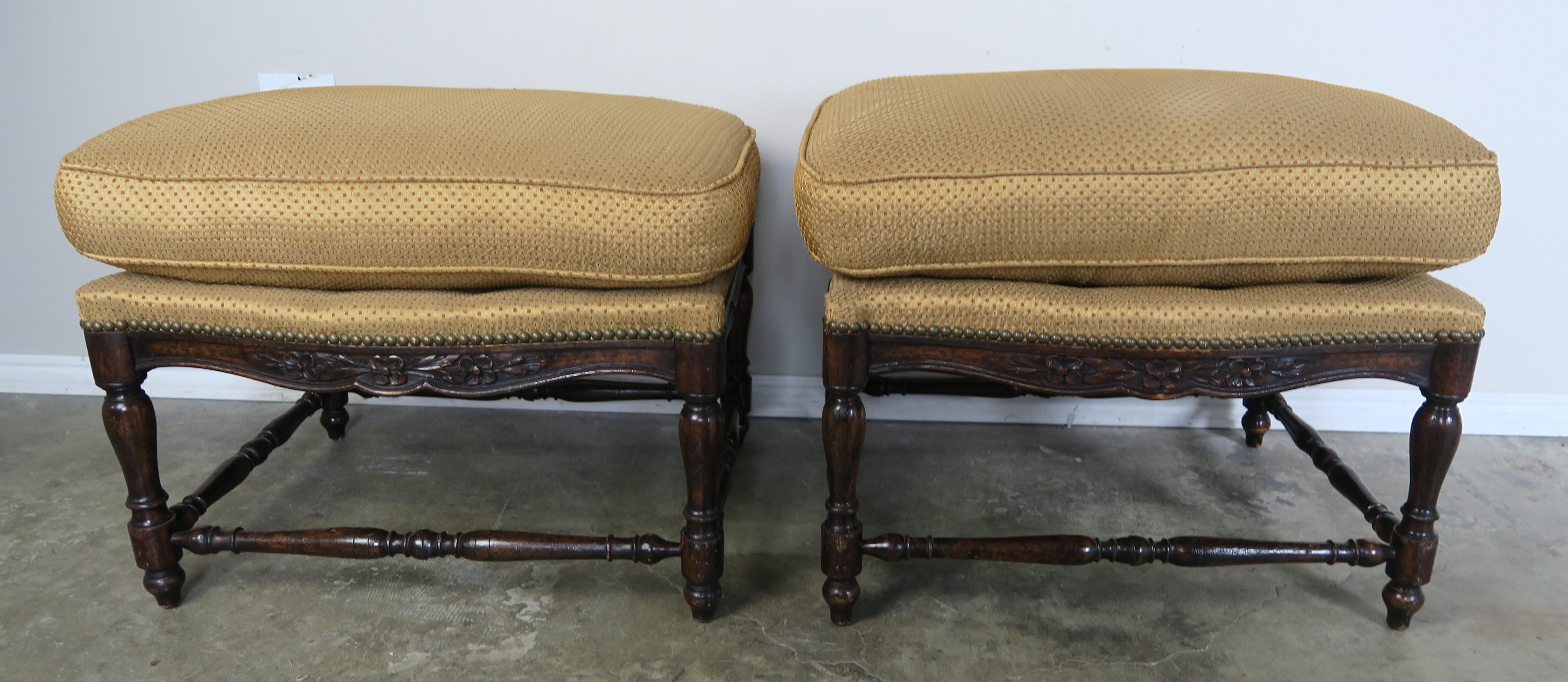 French Louis XV Style Walnut Benches with Loose Cushions circa 1900s, Pair 1