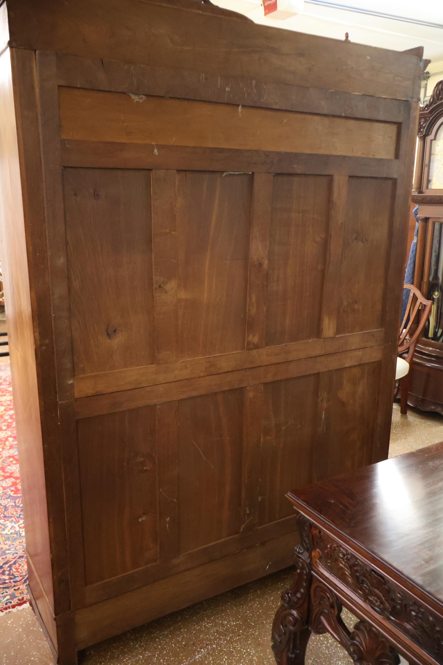 French Louis XV Style Walnut Carved Mirror Door Armoire Circa 1900 in vendita 7