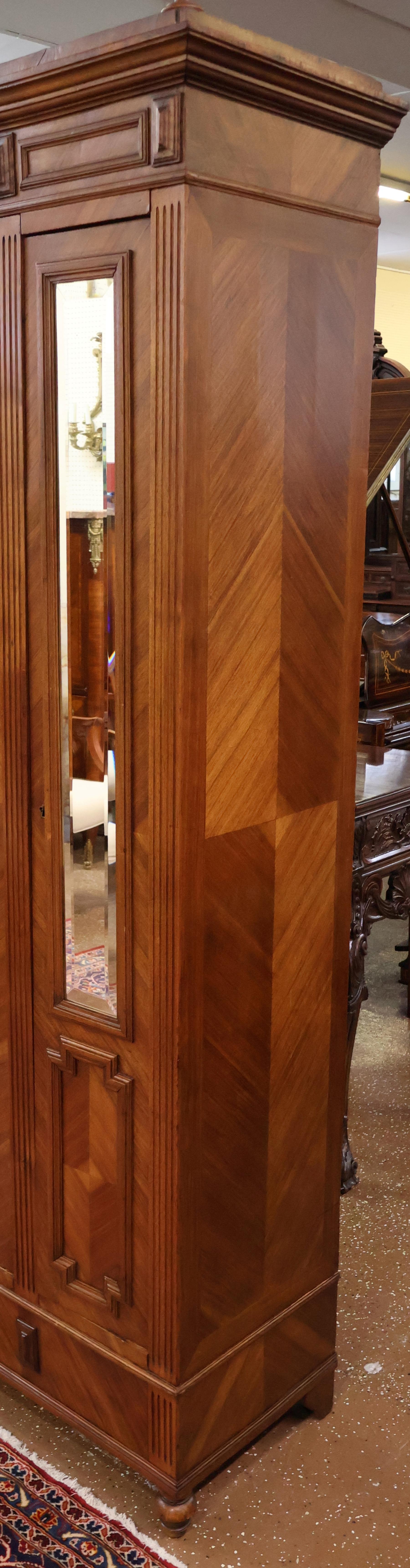 French Louis XV Style Walnut Carved Mirror Door Armoire Circa 1900 In condizioni buone in vendita a Long Branch, NJ
