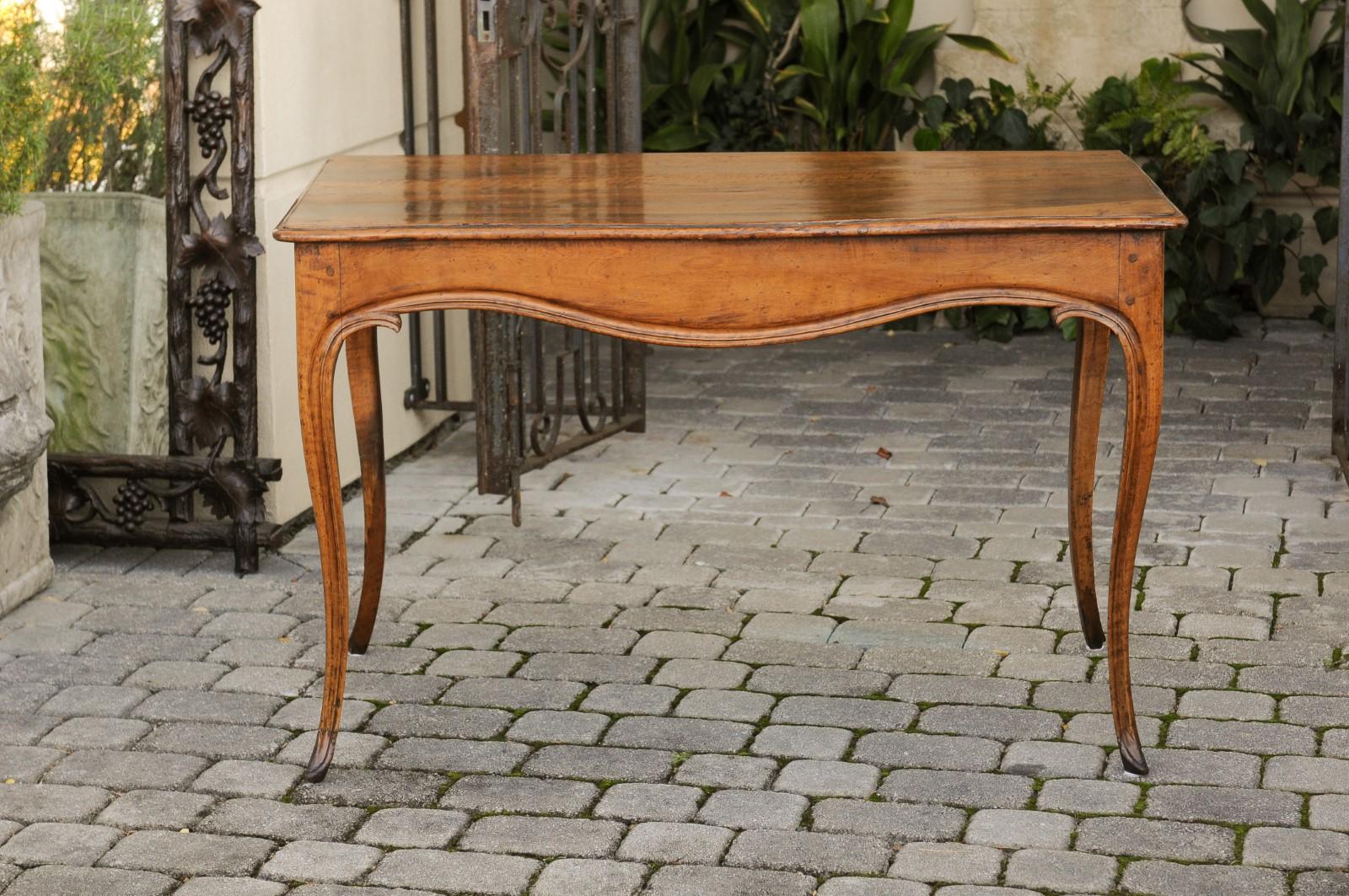 French Louis XV Style Walnut Console Table with Cabriole Legs, circa 1820 In Good Condition For Sale In Atlanta, GA