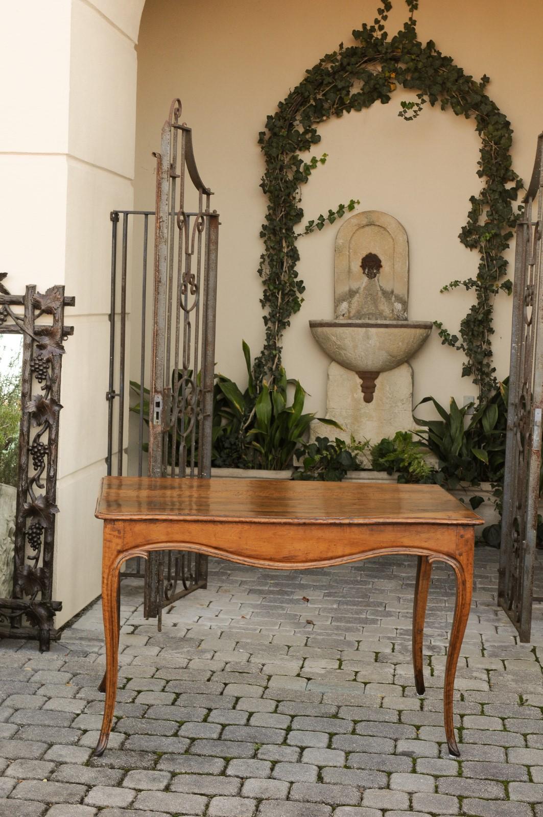 19th Century French Louis XV Style Walnut Console Table with Cabriole Legs, circa 1820 For Sale