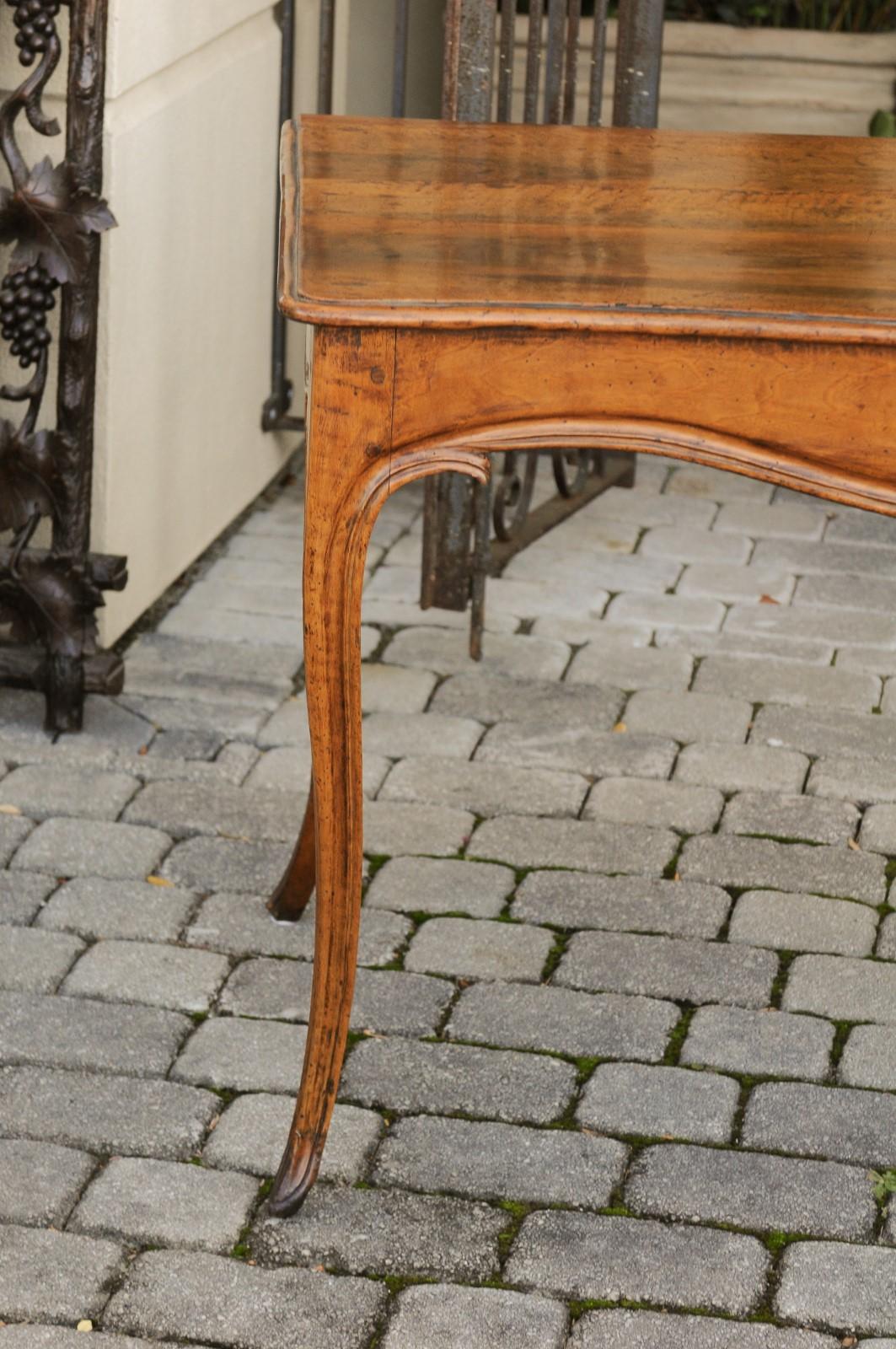 French Louis XV Style Walnut Console Table with Cabriole Legs, circa 1820 For Sale 1
