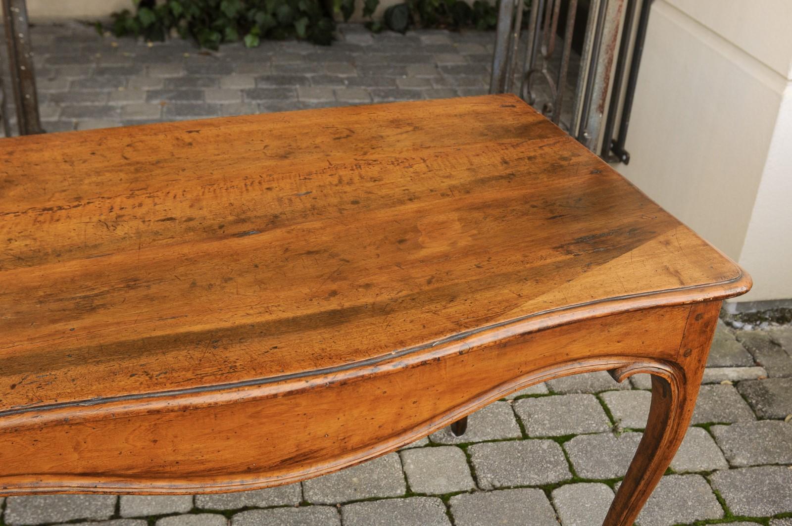 French Louis XV Style Walnut Console Table with Cabriole Legs, circa 1820 For Sale 3