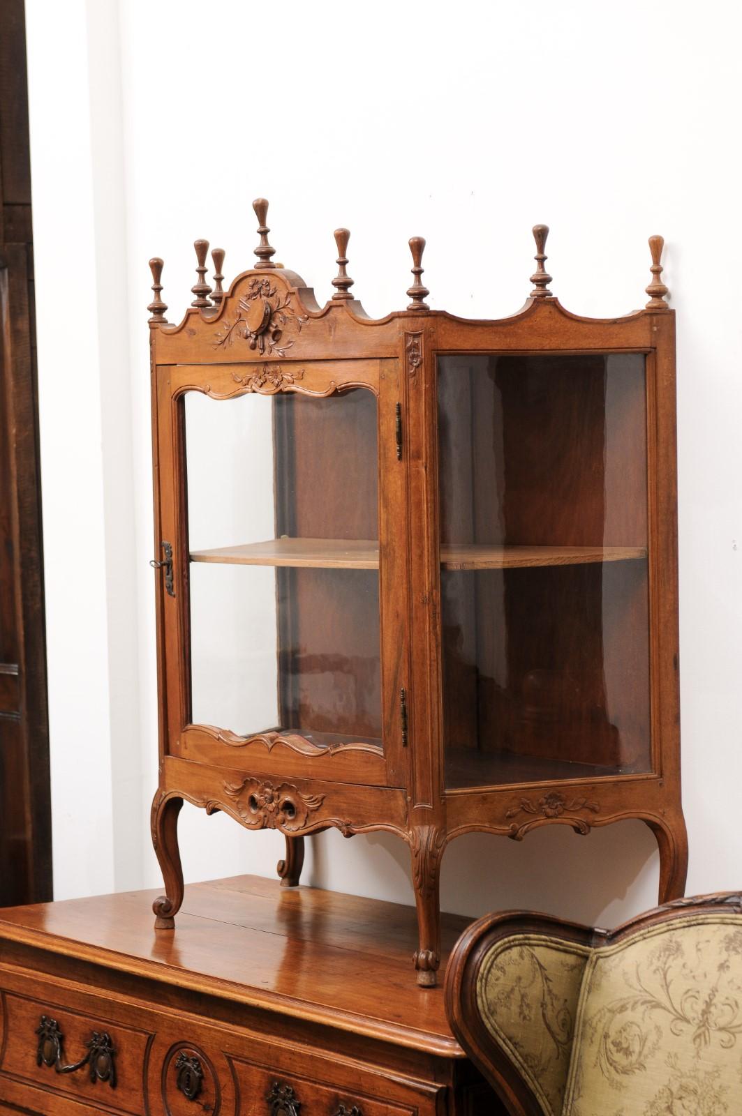 French Louis XV Style Walnut Display Cabinet with Carved Musical Instruments For Sale 5