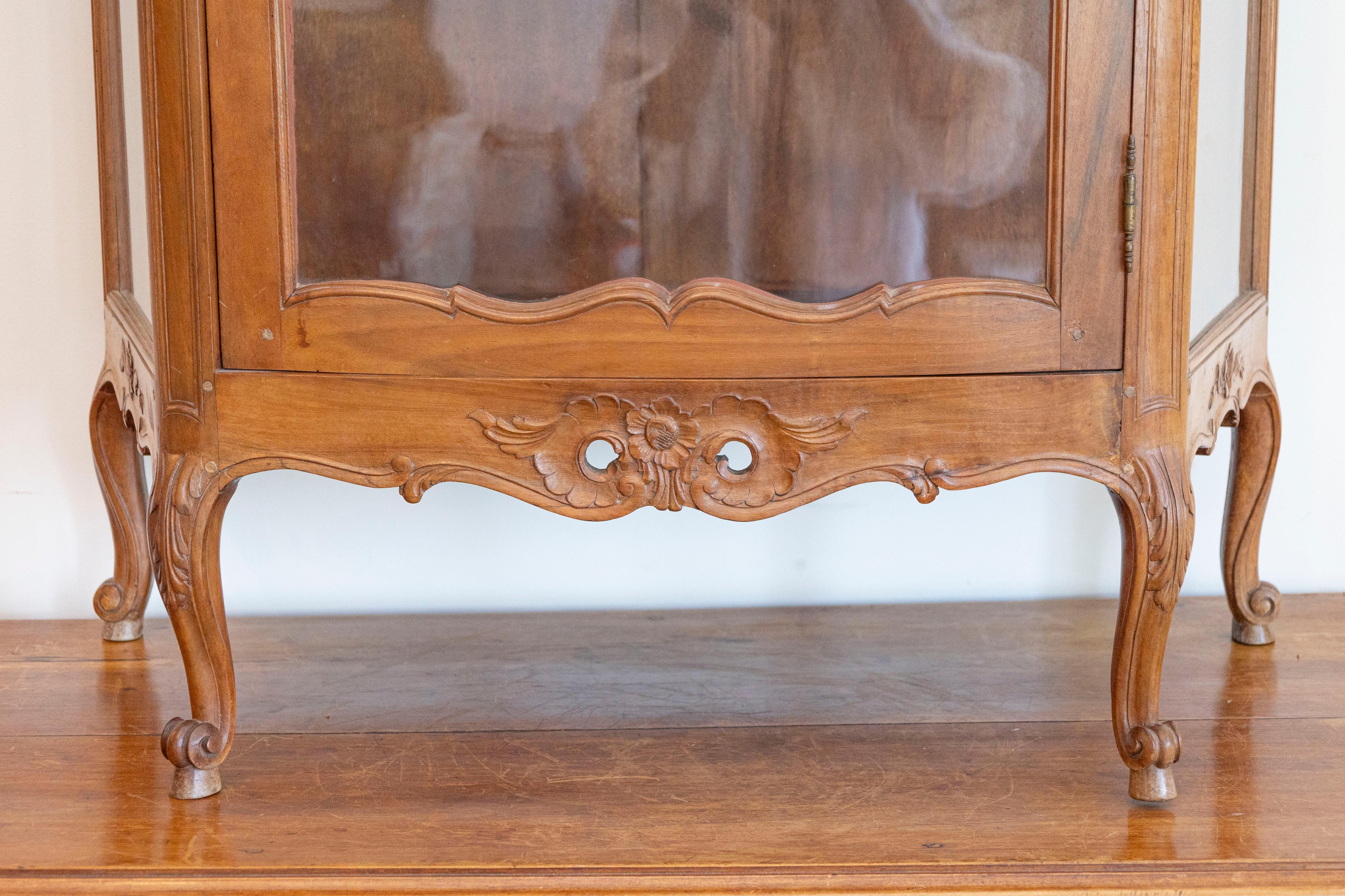 French Louis XV Style Walnut Display Cabinet with Carved Musical Instruments For Sale 1