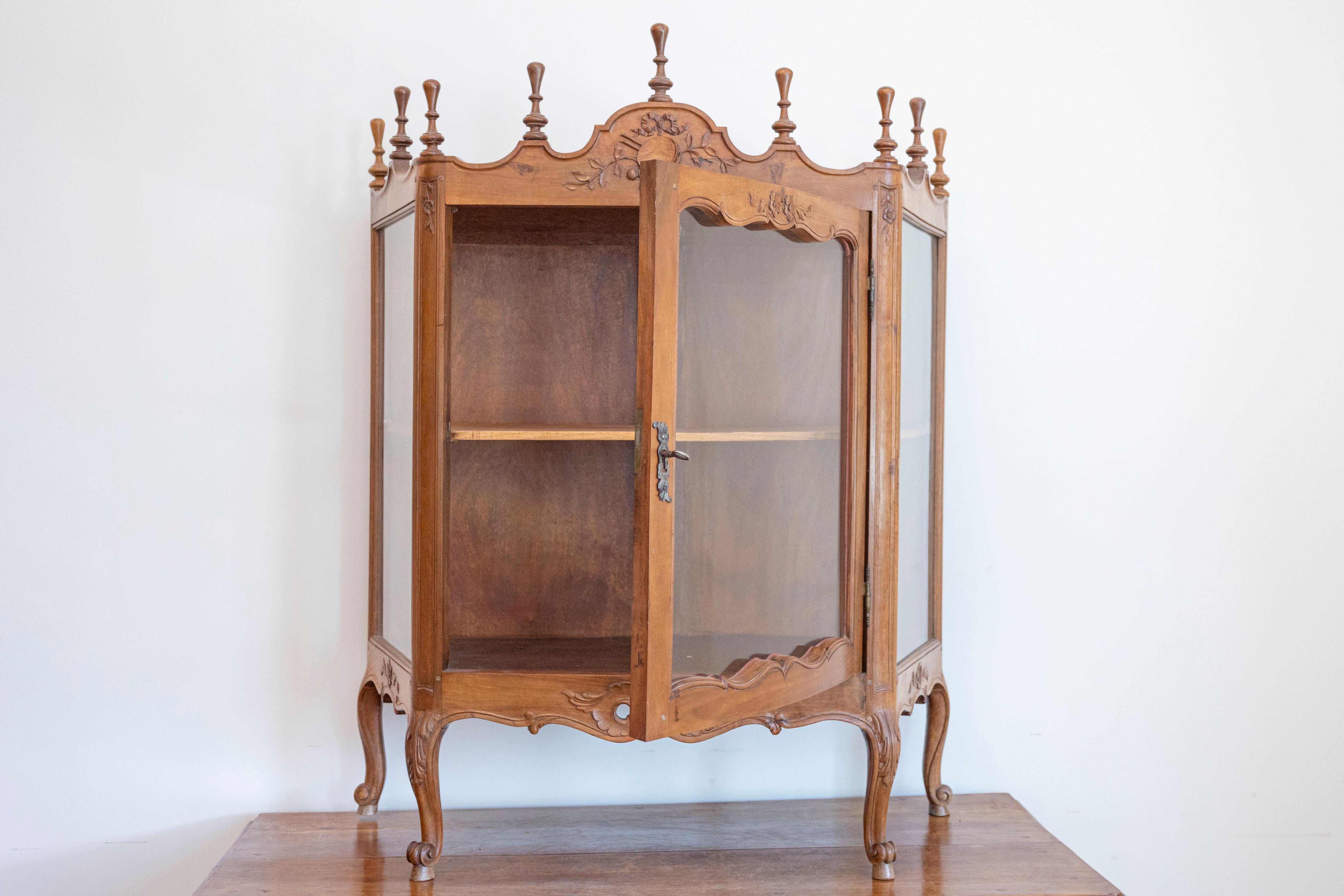 French Louis XV Style Walnut Display Cabinet with Carved Musical Instruments For Sale 2