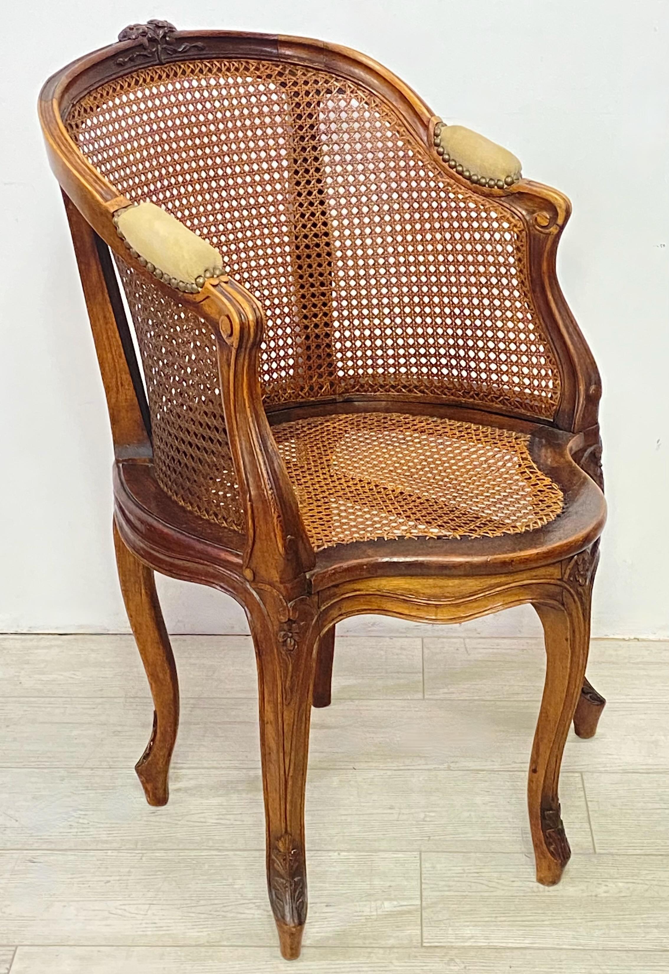 French Louis XV Style Walnut Fauteuil de Bureau Desk Chair, Late 19th Century In Good Condition In San Francisco, CA