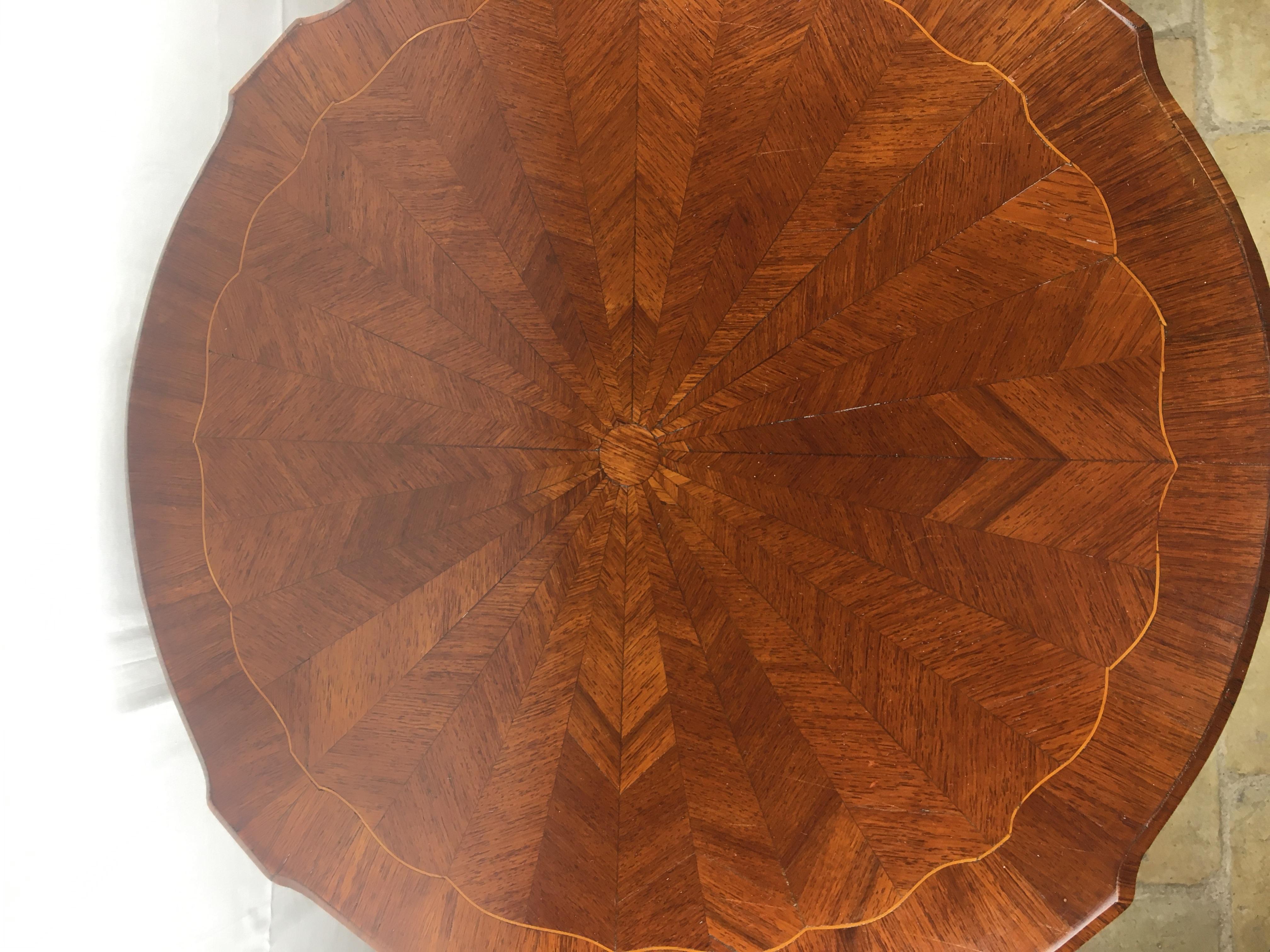 A very good quality French marquetry coffee table features a banded round top inlaid with a geometric pattern. Gently curved cabriole legs. Ideal as a coffee table or cocktail table. 

Recently restored and refinished. 
Very good antique