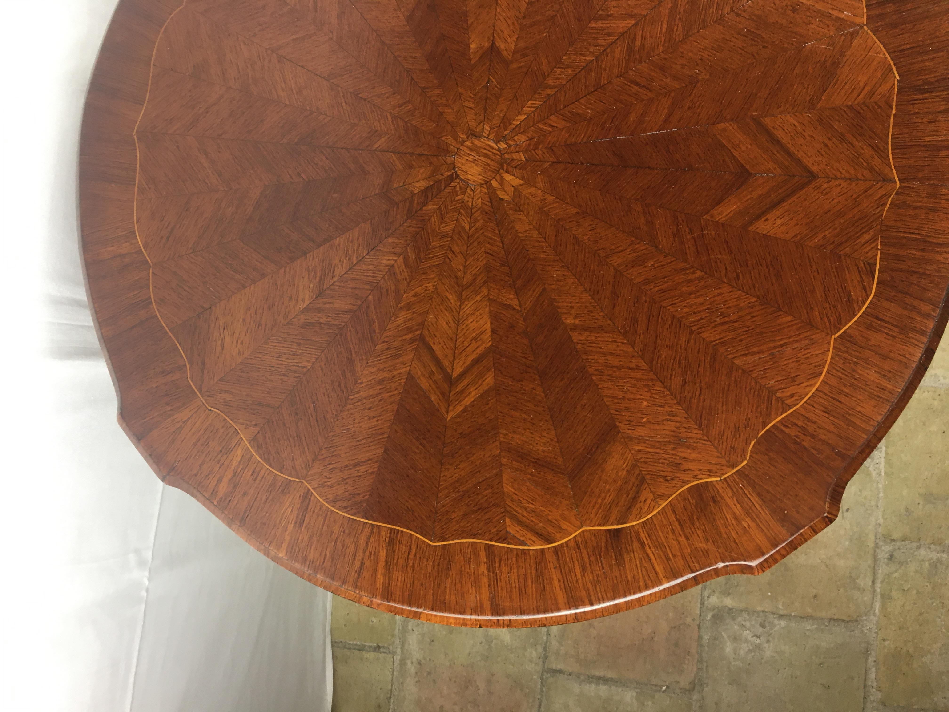 Veneer French Louis XV Style Walnut Marquetry End, Side or Cocktail Table For Sale