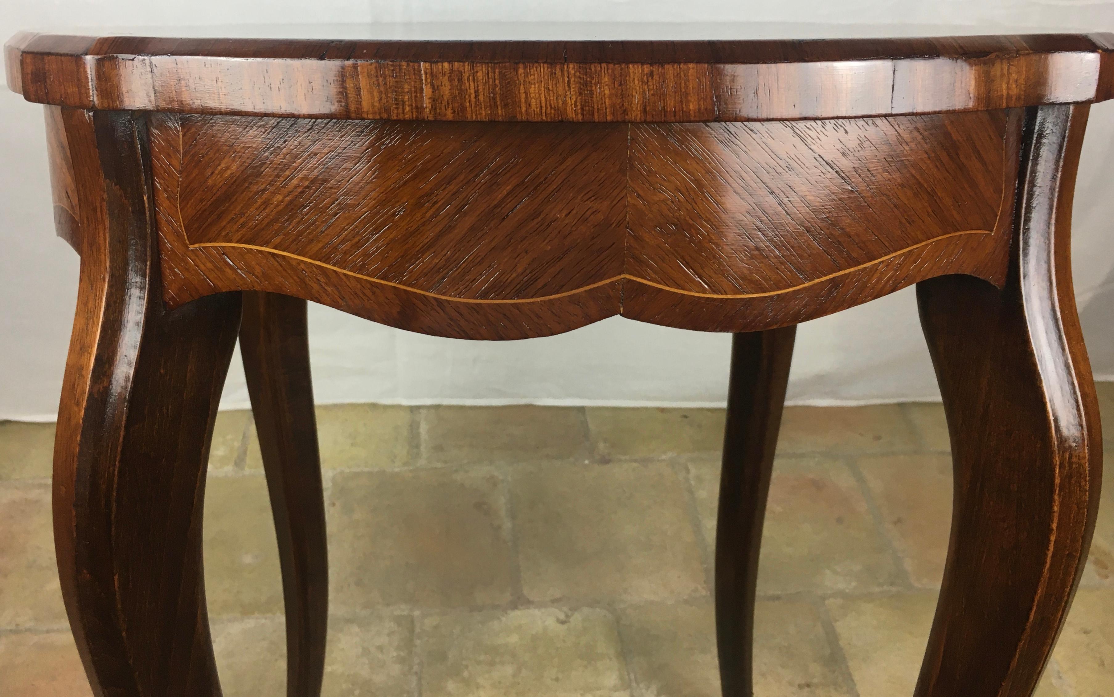 20th Century French Louis XV Style Walnut Marquetry End, Side or Cocktail Table For Sale