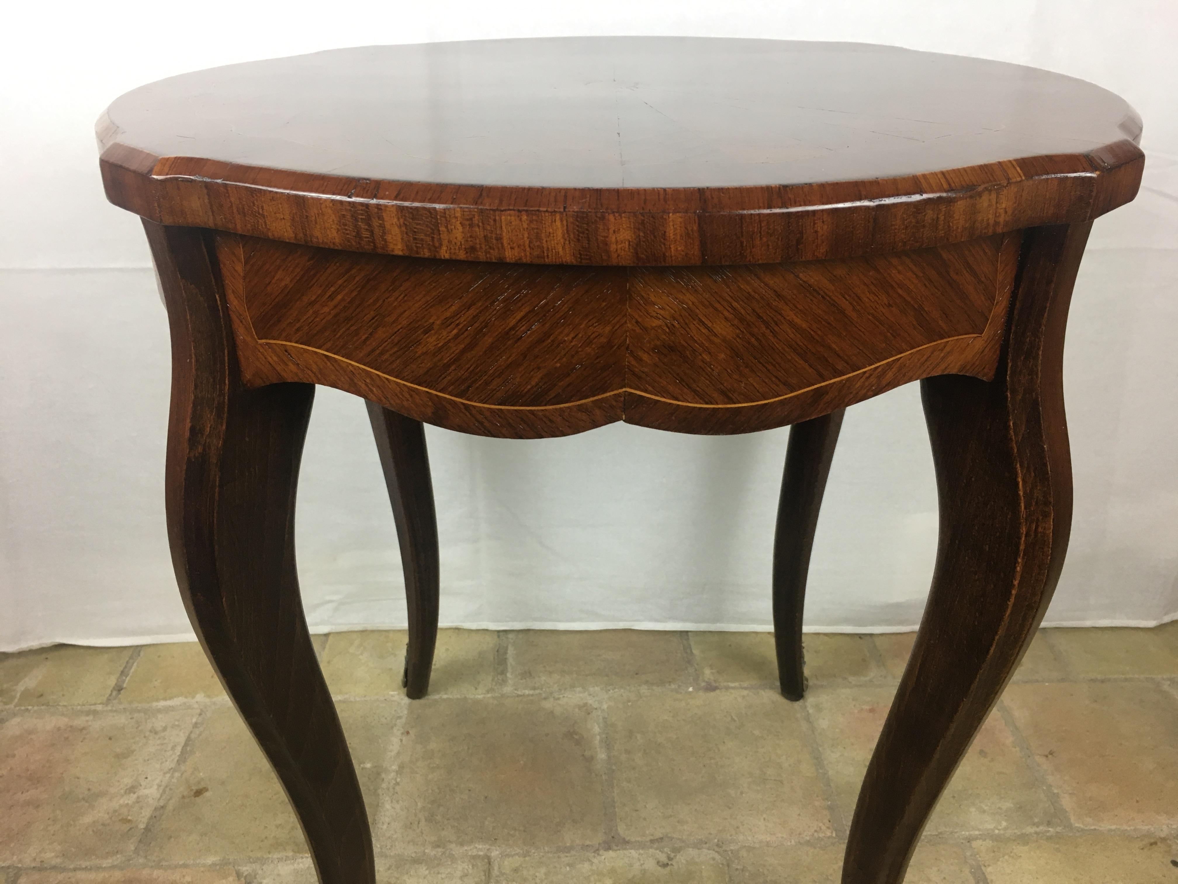 Beech French Louis XV Style Walnut Marquetry End, Side or Cocktail Table For Sale