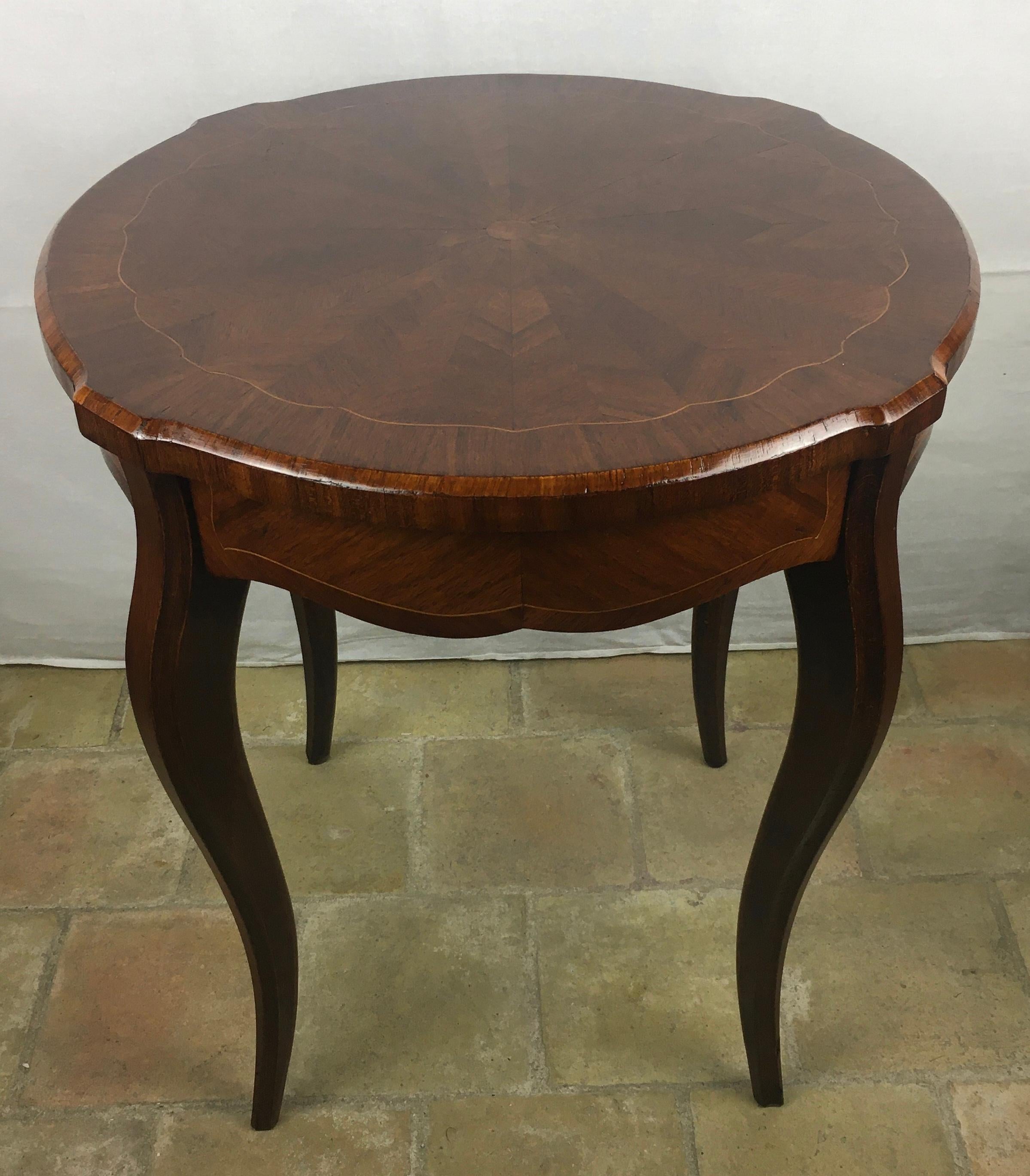 French Louis XV Style Walnut Marquetry End, Side or Cocktail Table For Sale 2