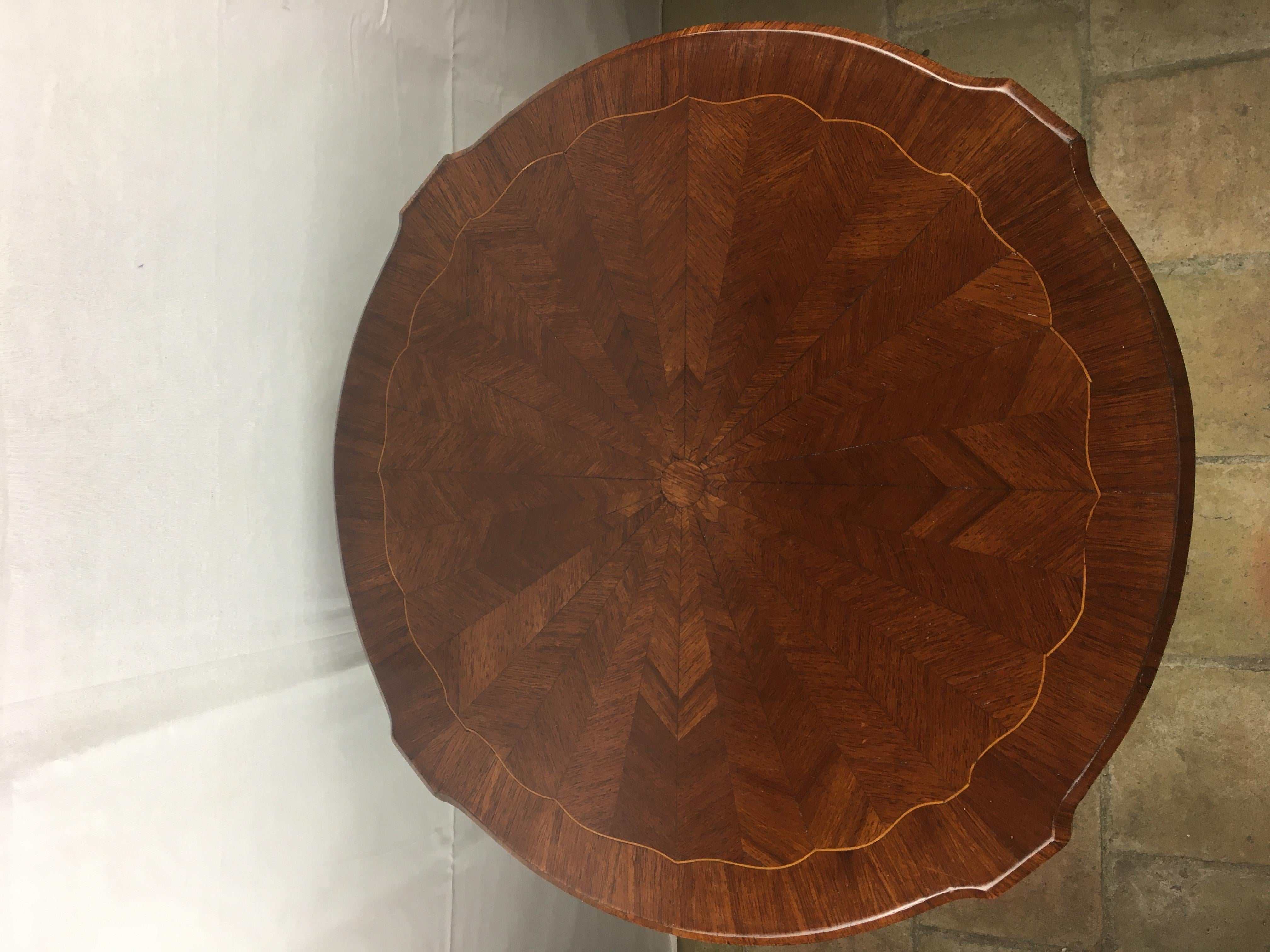 French Louis XV Style Walnut Marquetry End, Side or Cocktail Table For Sale 3
