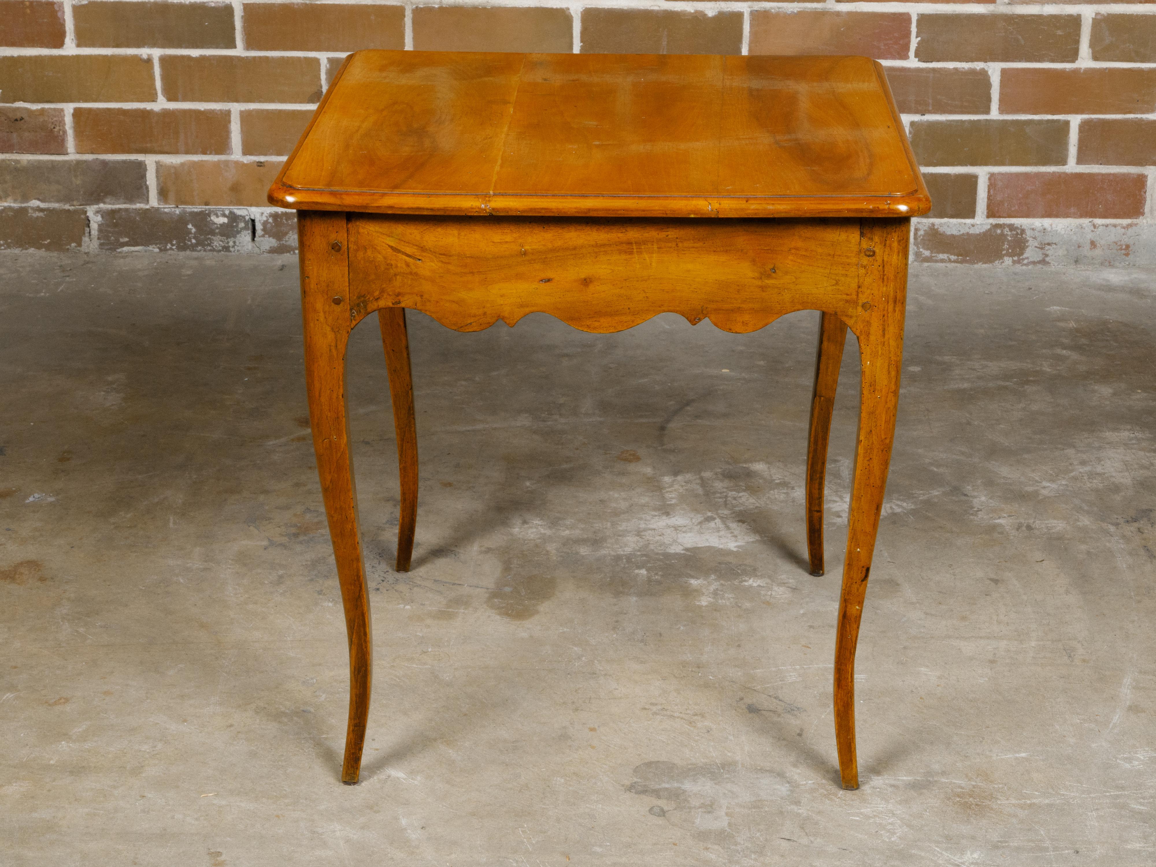 French Louis XV Style Walnut Side table with Scalloped Apron and Single Drawer For Sale 5