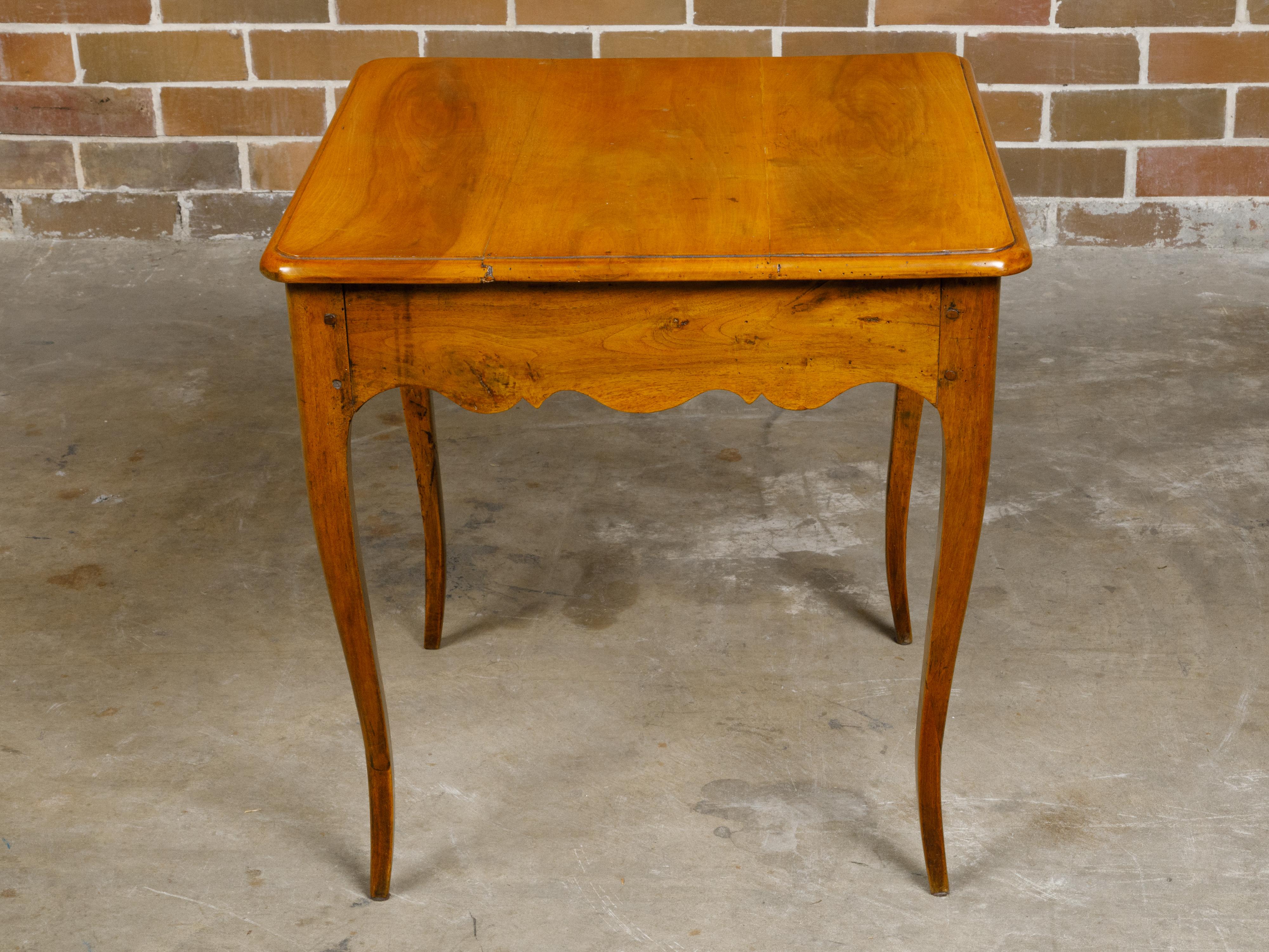 French Louis XV Style Walnut Side table with Scalloped Apron and Single Drawer For Sale 7