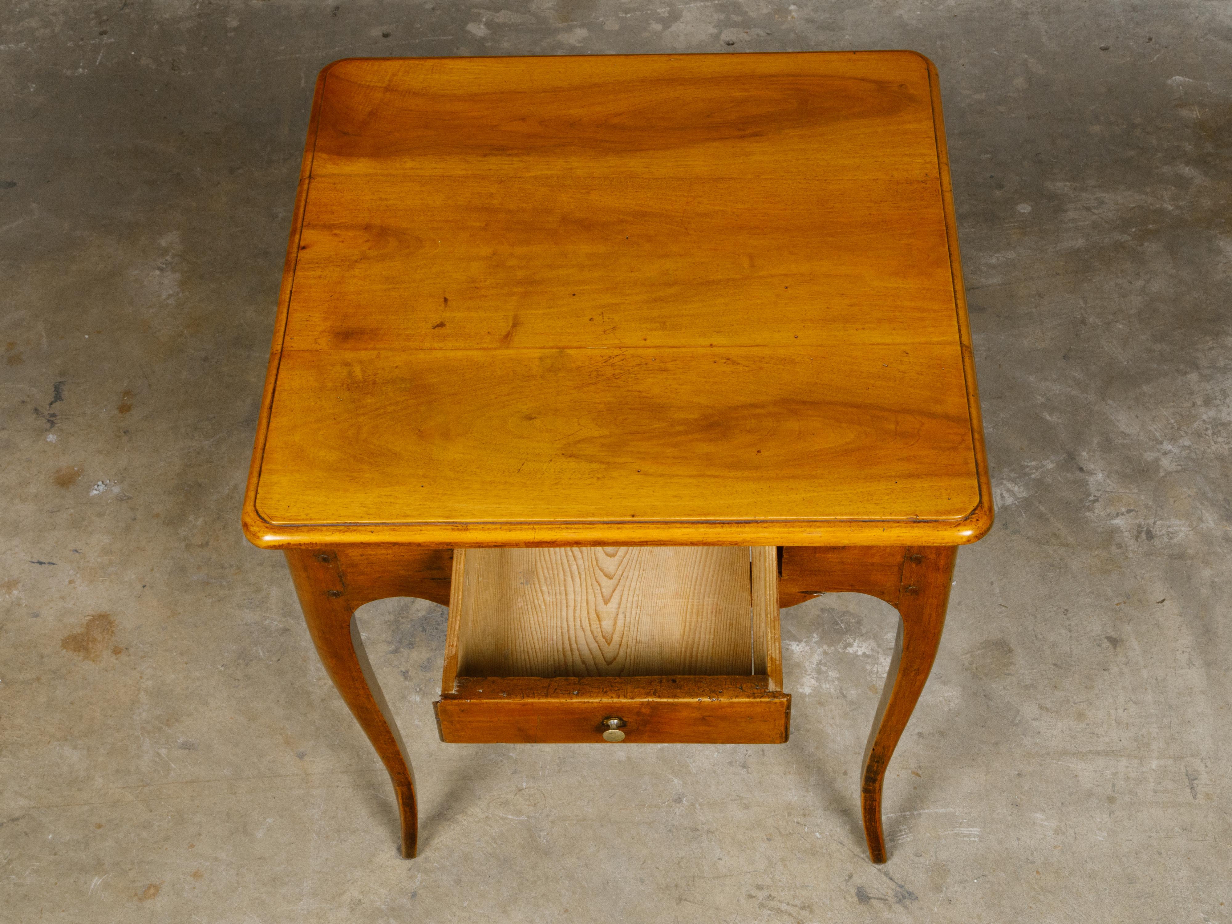 French Louis XV Style Walnut Side table with Scalloped Apron and Single Drawer For Sale 3