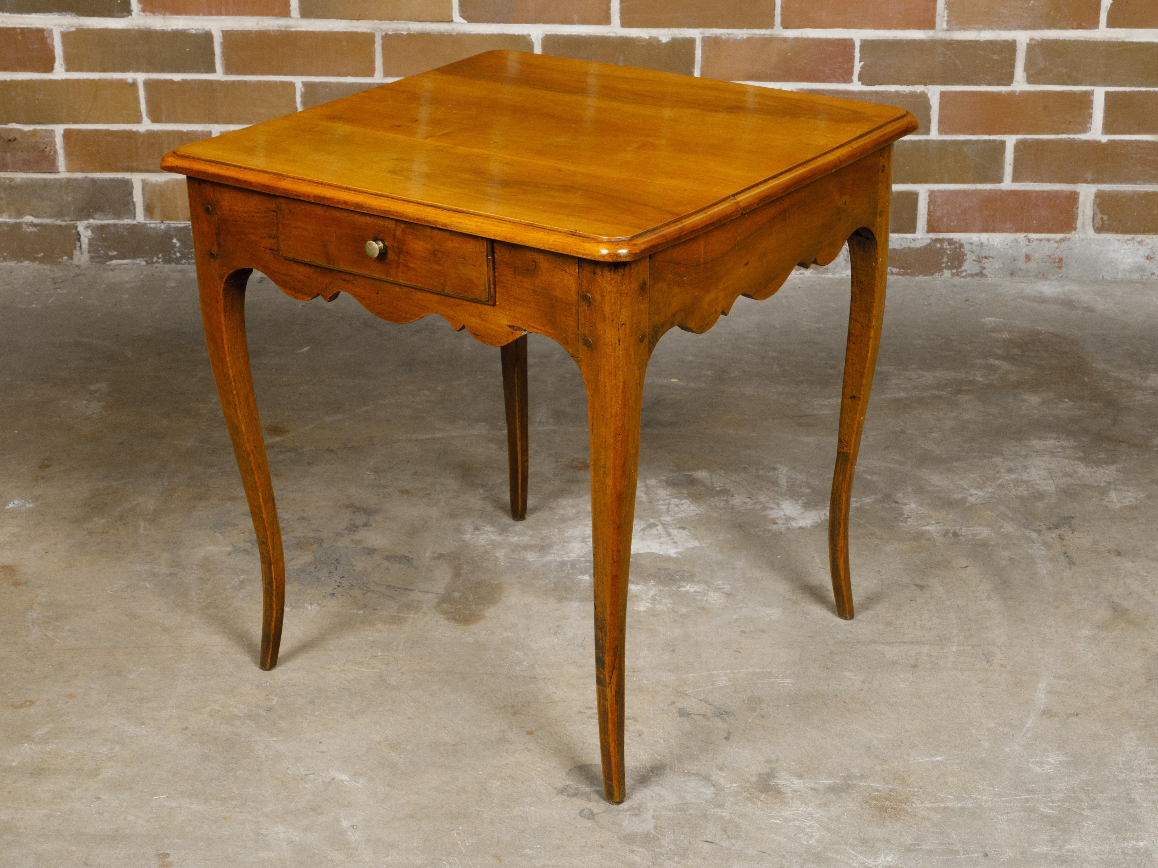 French Louis XV Style Walnut Side table with Scalloped Apron and Single Drawer For Sale 4