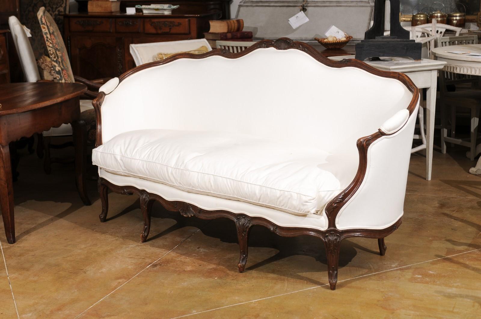 French Louis XV Style Walnut Upholstered Canapé with Wraparound Back, circa 1850 For Sale 5