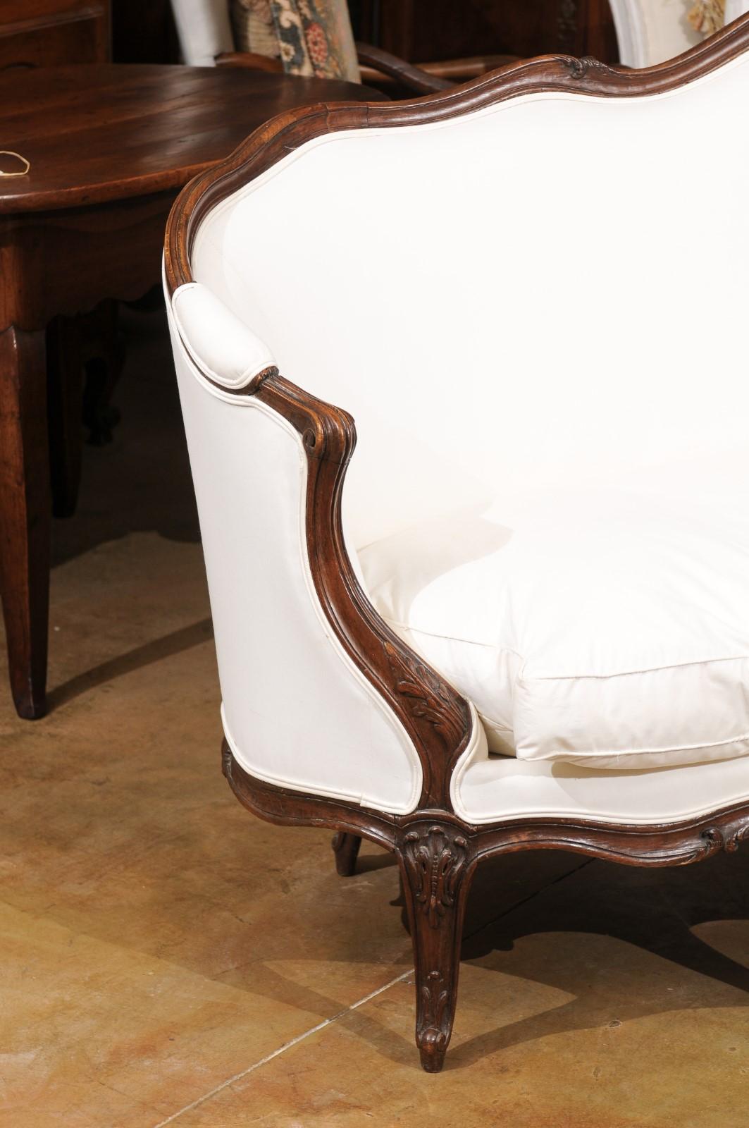 French Louis XV Style Walnut Upholstered Canapé with Wraparound Back, circa 1850 In Good Condition For Sale In Atlanta, GA