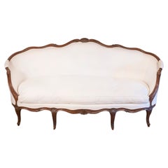 Canapé français de style Louis XV en noyer avec dossier enveloppant, vers 1850