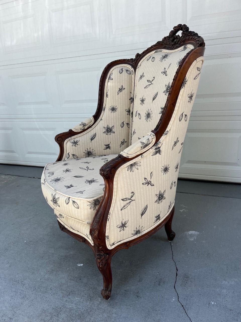 French Louis XV style walnut wingback Bergere chair, early 20th century

Large and well proportioned finely carved walnut wingback bergere armchair. The sturdy frame is decorated with finely hand carved delicate floral details. It is raised on four
