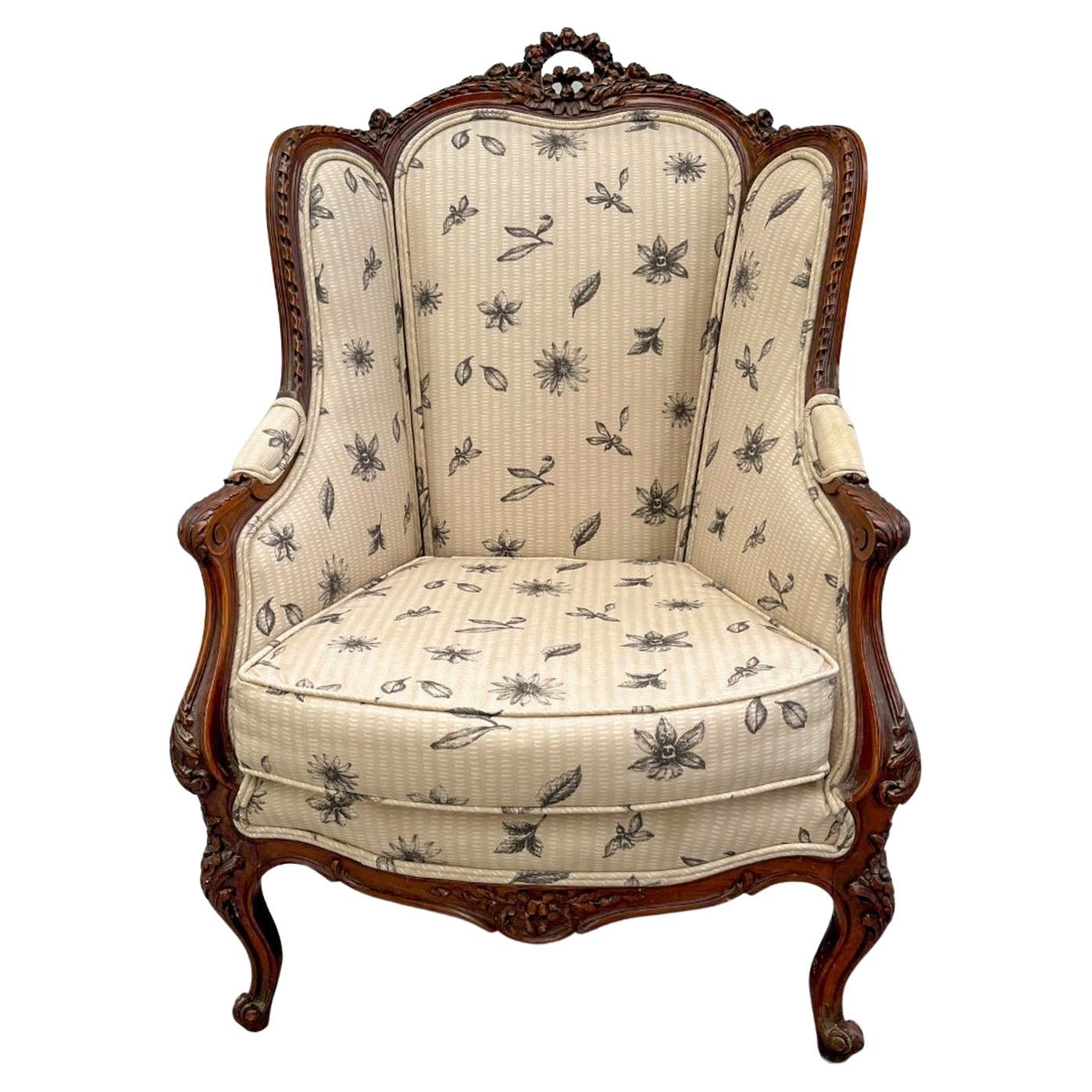 French Louis XV Style Walnut Wingback Bergere Chair, Early 20th Century For Sale
