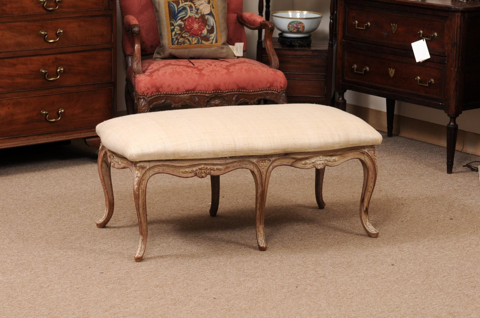 French Louis XV Style White Washed Oak Bench, 20th Century In Good Condition For Sale In Atlanta, GA