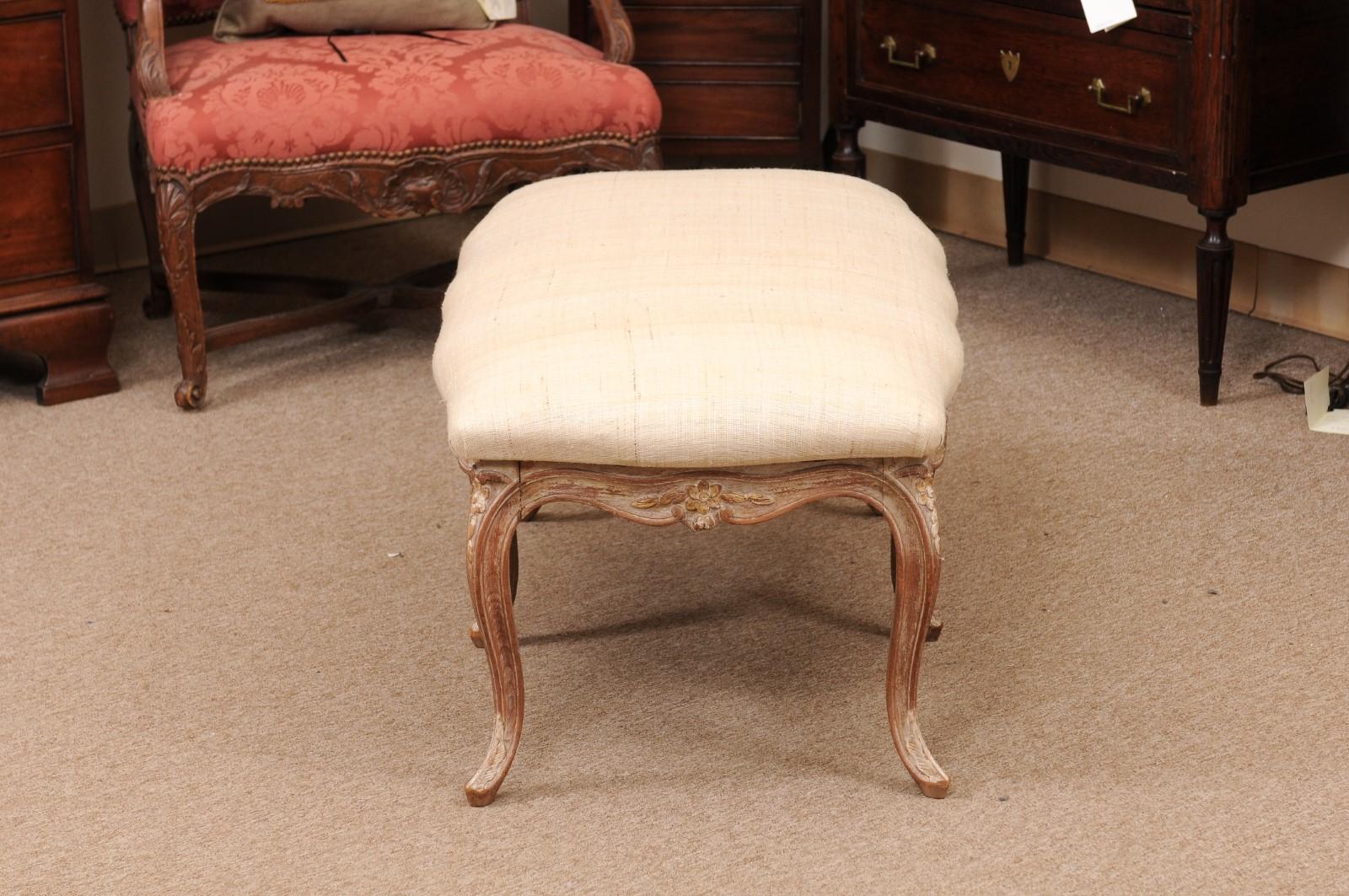 French Louis XV Style White Washed Oak Bench, 20th Century For Sale 3