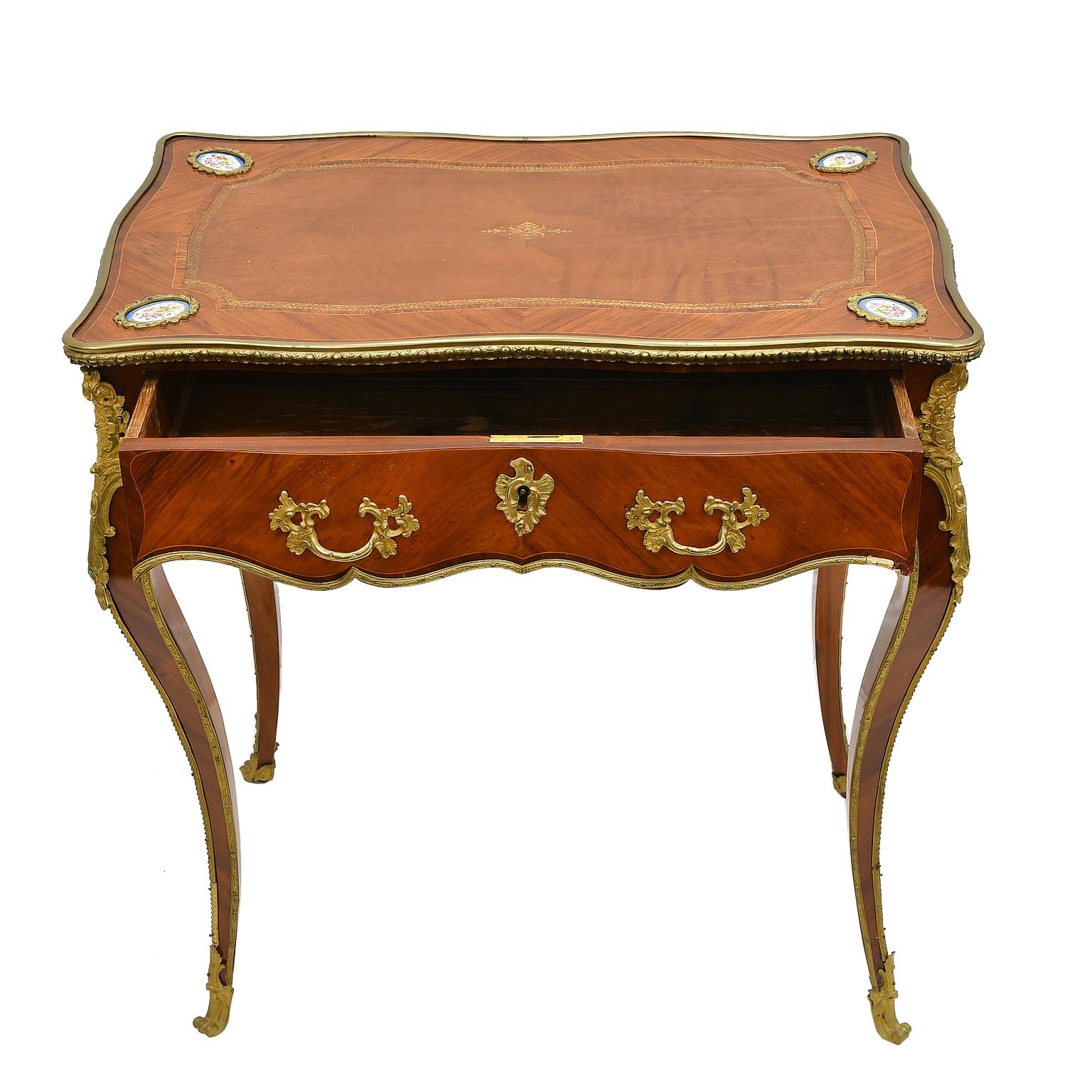 French Louis XV Style Writing or Side Table with Parquetry, Leather and Ormolu In Good Condition In Miami, FL