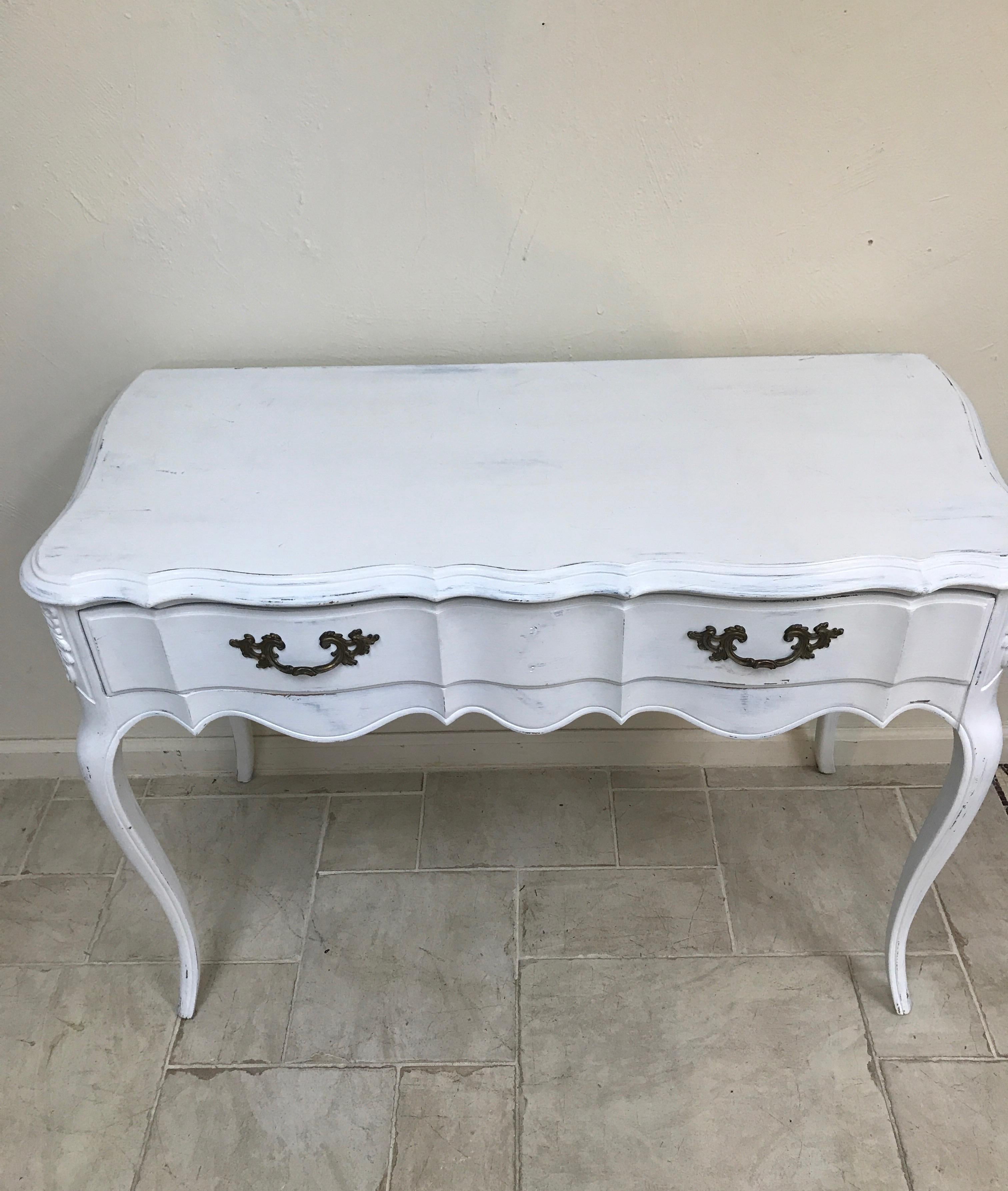 Louis XV style writing table in a white hand rubbed finish with one large drawer.
Could also be used as a dressing table.