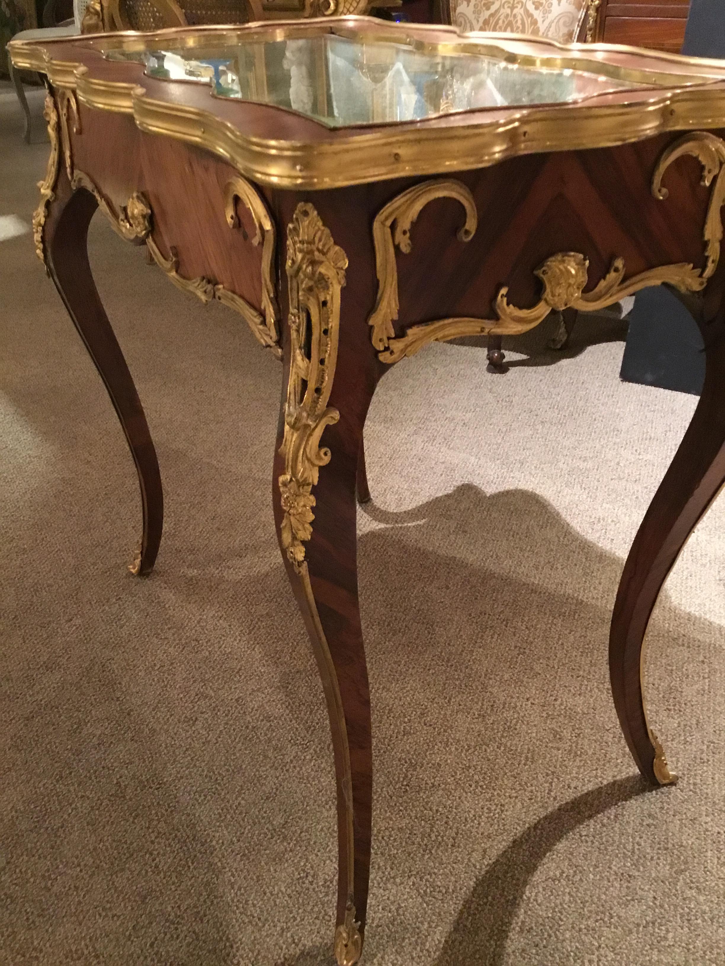 French Louis XV Table Top Vitrine, Beveled Glass Top, Kingwood with Gilt Bronze In Good Condition In Houston, TX