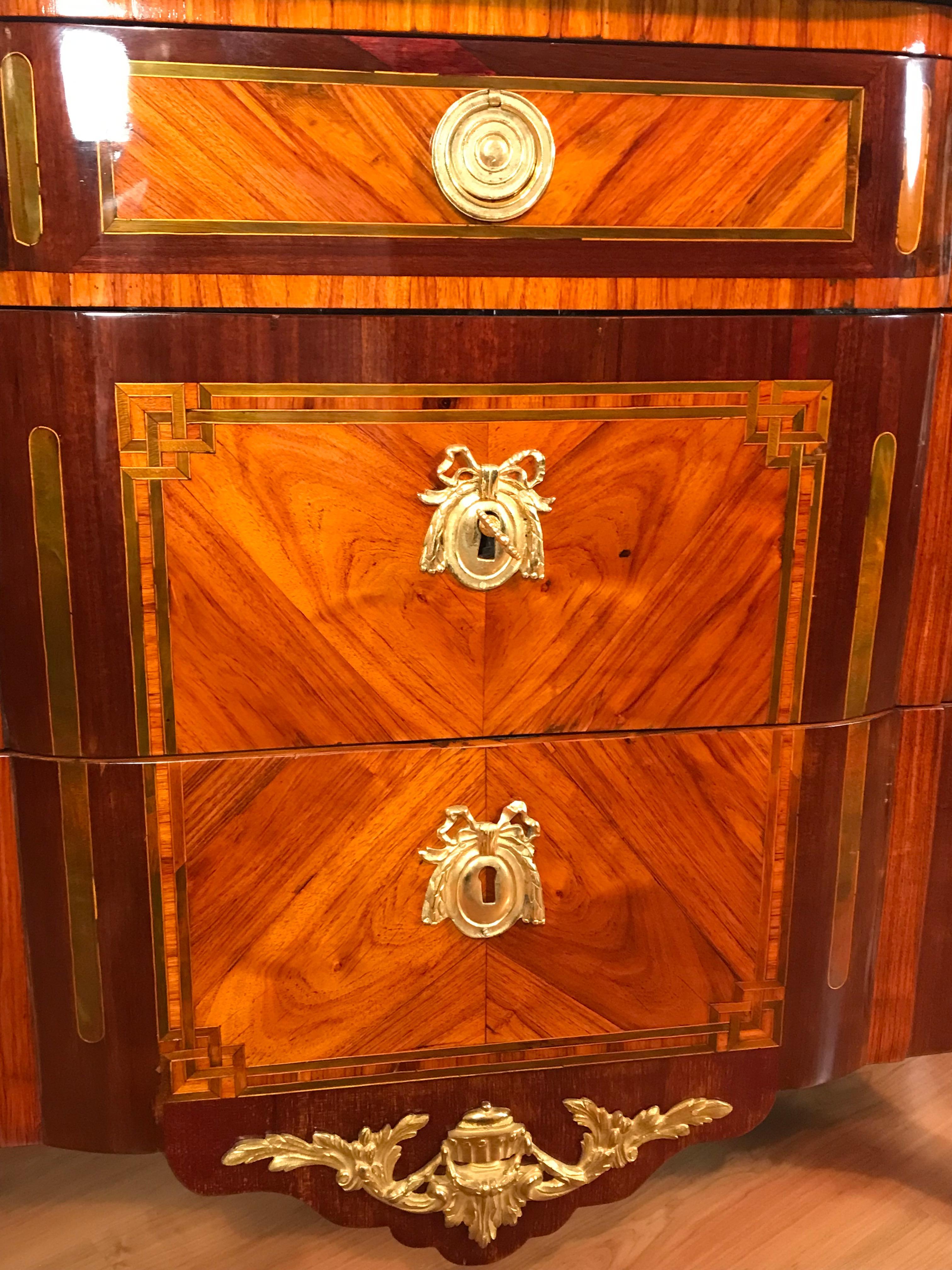 Commode de transition Louis XV, 1770-80 Bon état - En vente à Leimen, DE