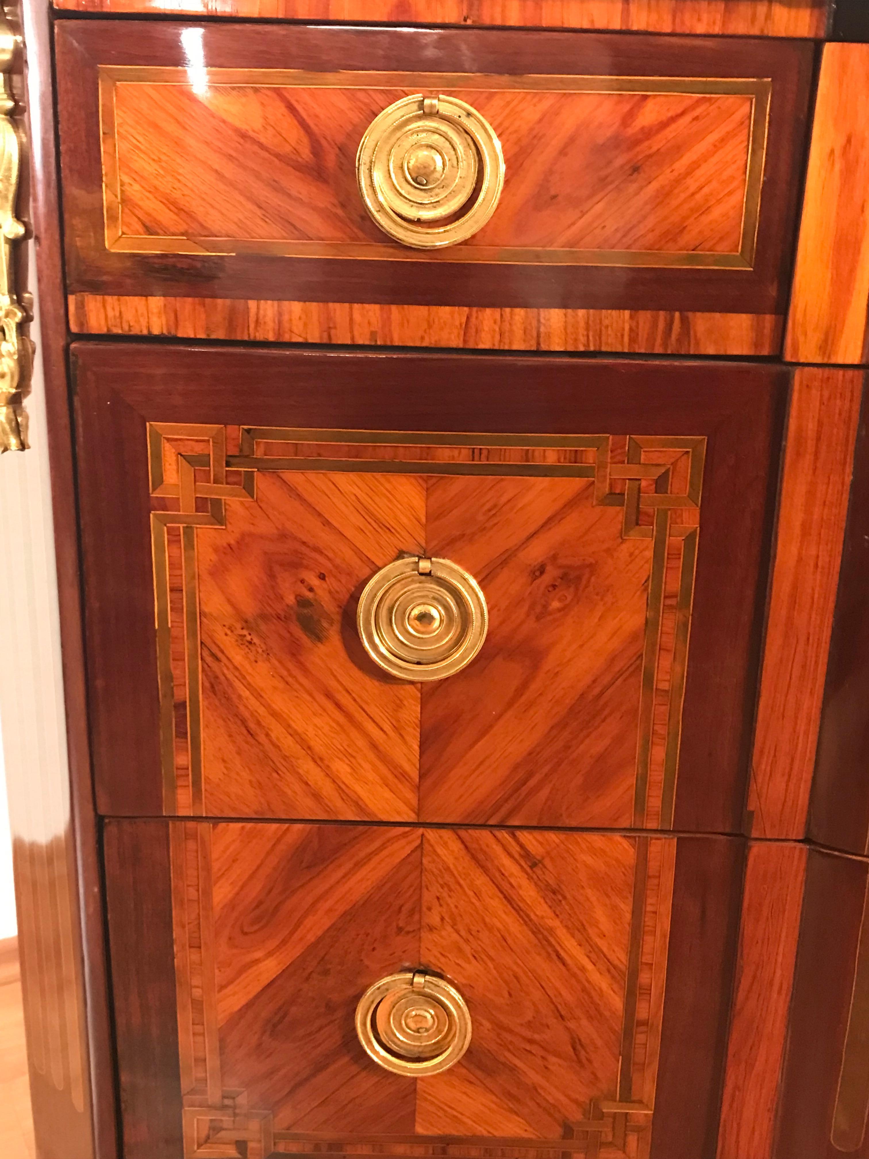 Fin du XVIIIe siècle Commode de transition Louis XV, 1770-80 en vente