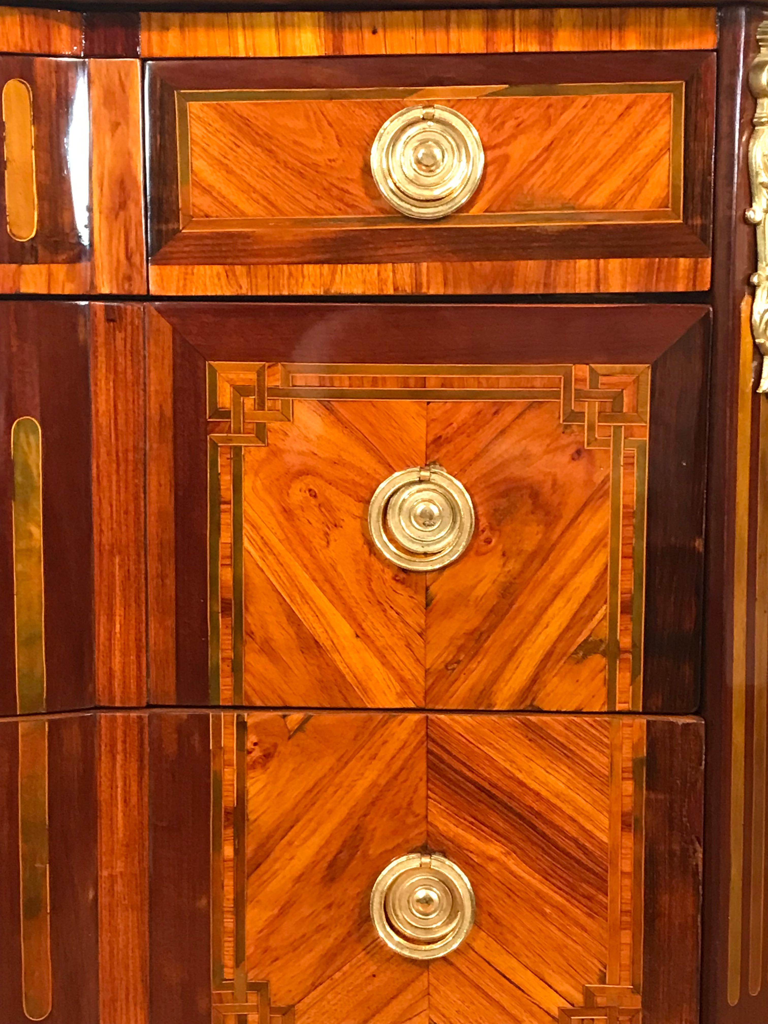 Commode de transition Louis XV, 1770-80 en vente 1