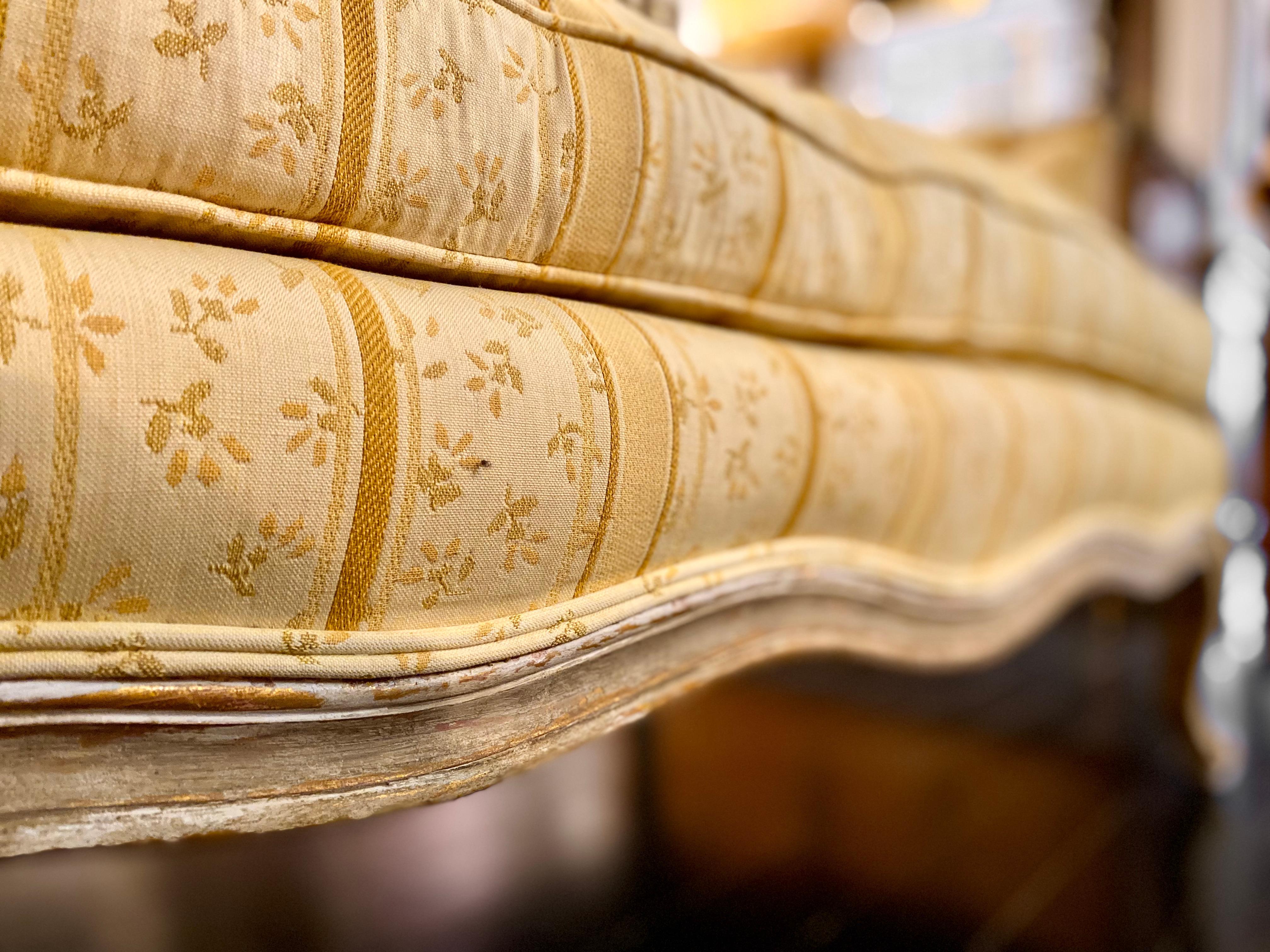 Récipiendaire provençale française de la transition Louis XV en vente 5